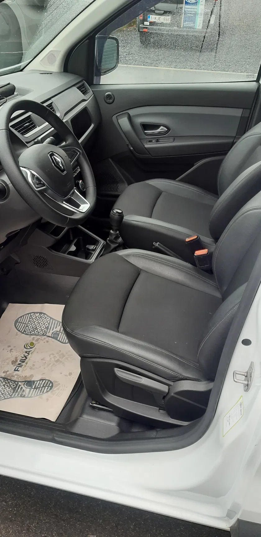 Renault Express – Image 10