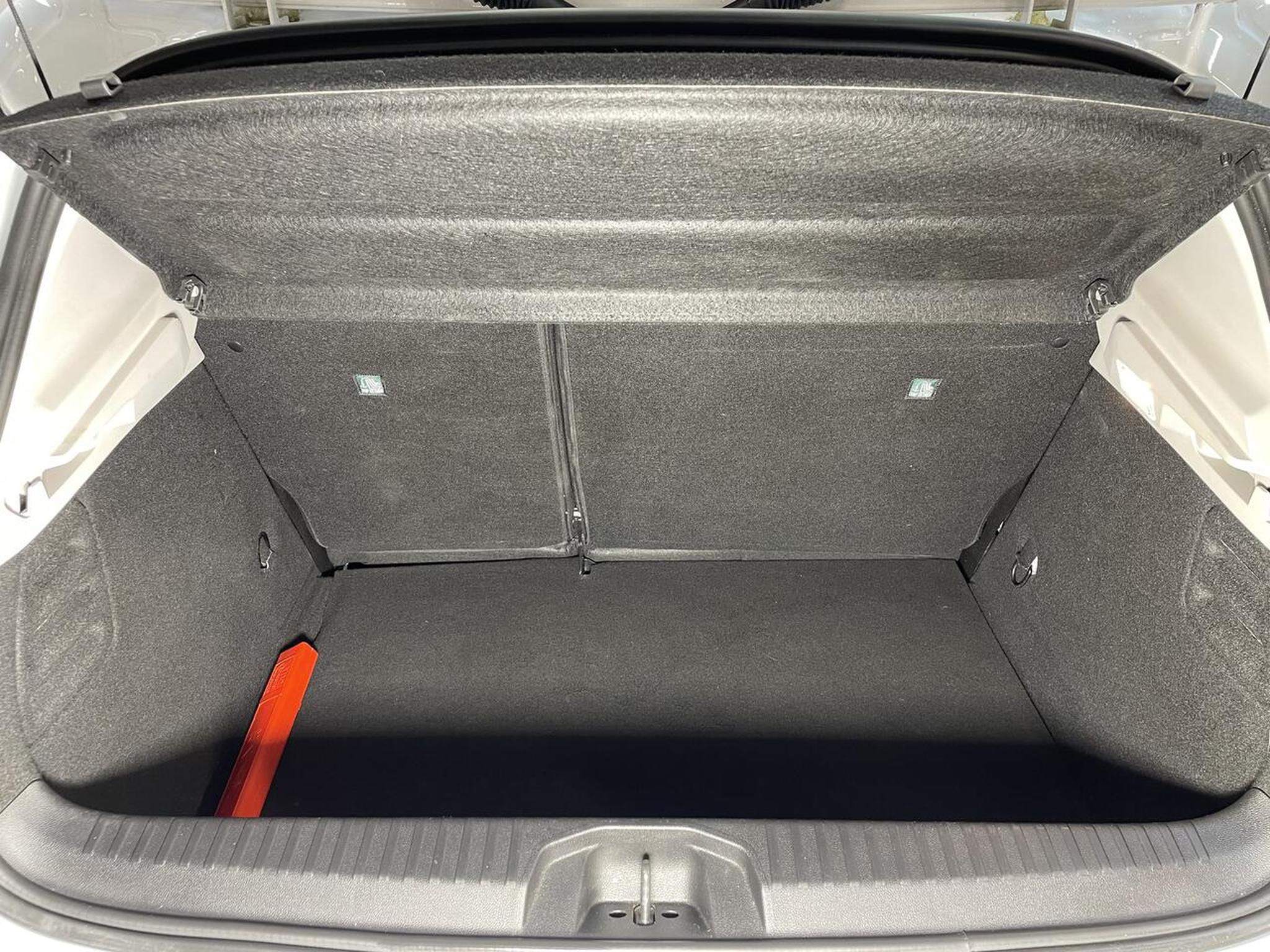 Renault Clio – Image 12