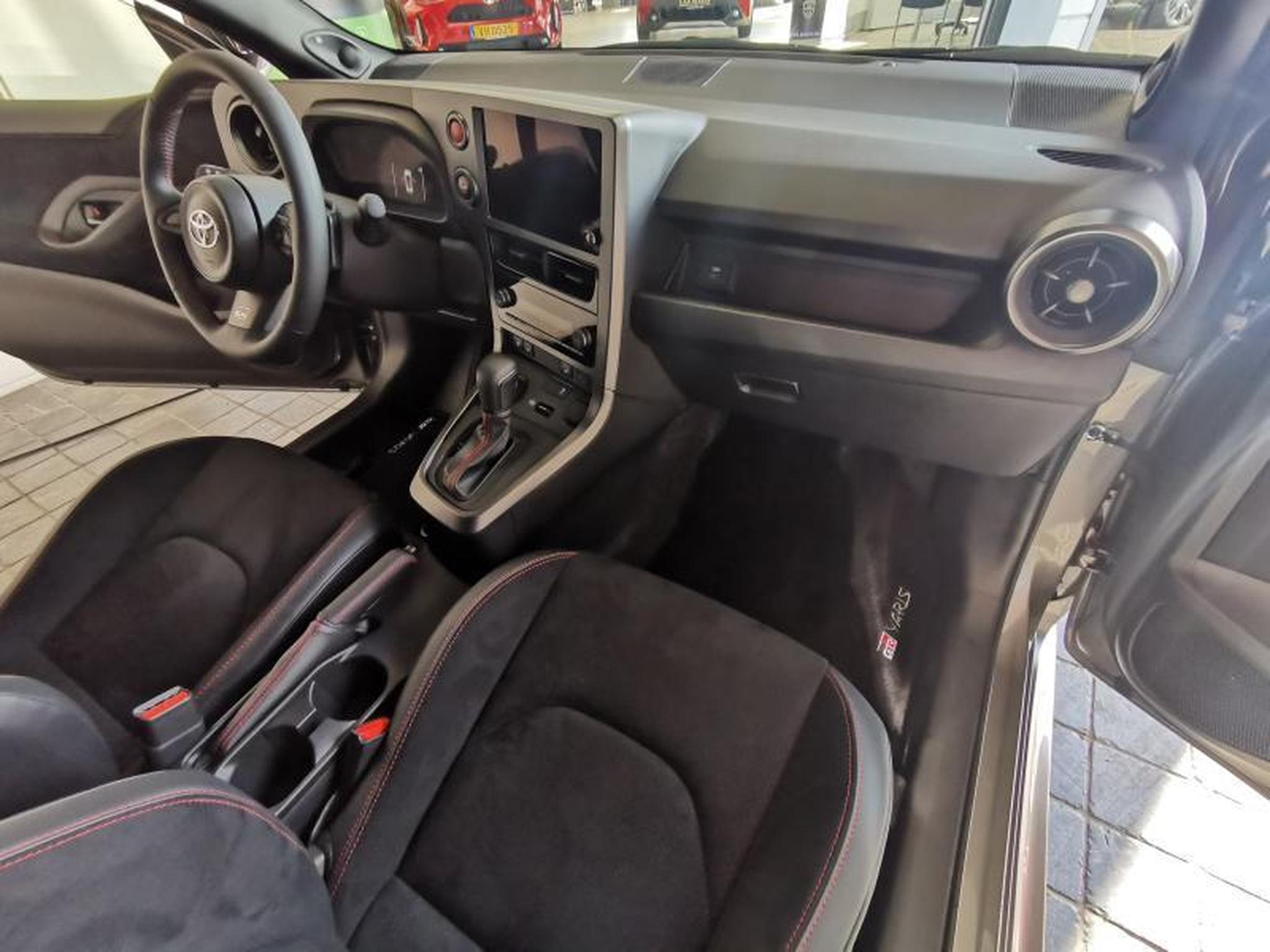 Toyota Yaris – Image 10