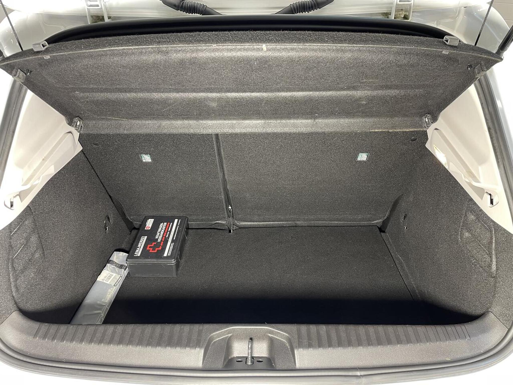 Renault Clio – Image 11