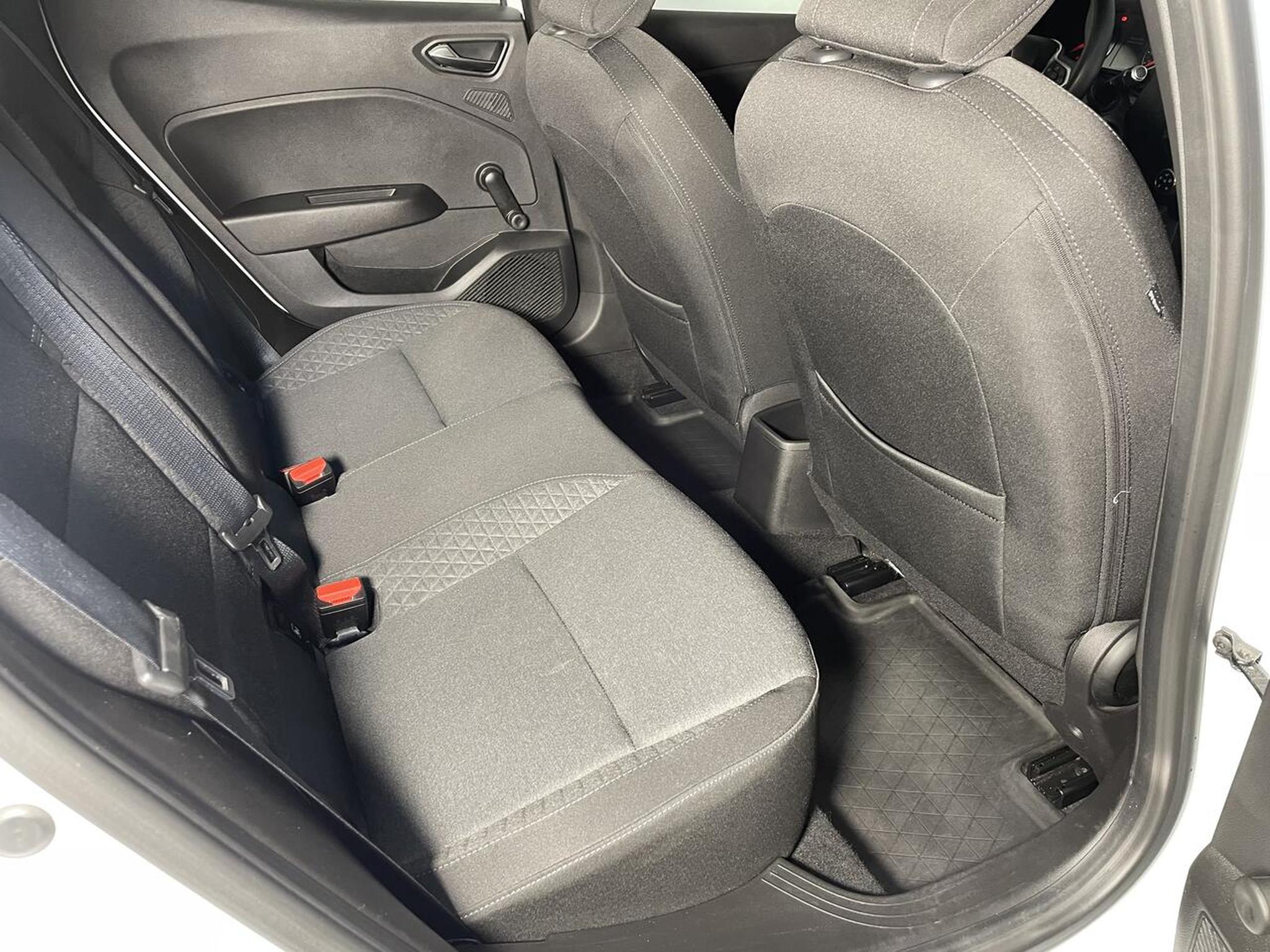 Renault Clio – Image 7