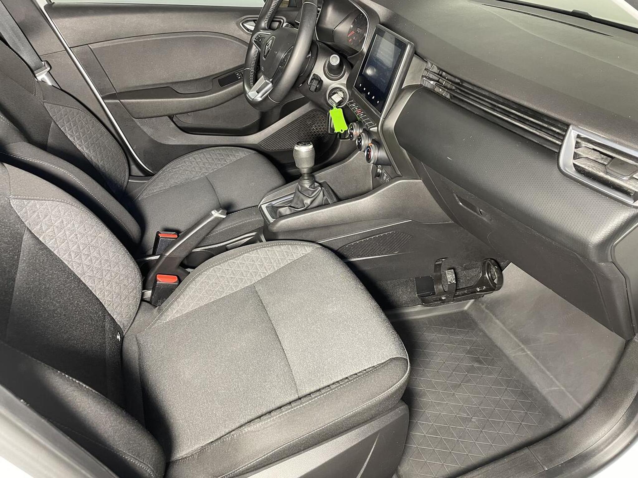 Renault Clio – Image 6