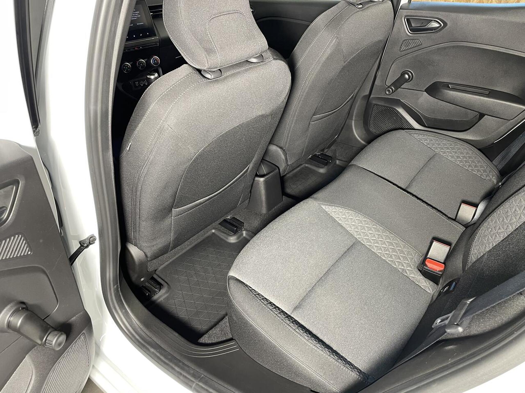 Renault Clio – Image 12