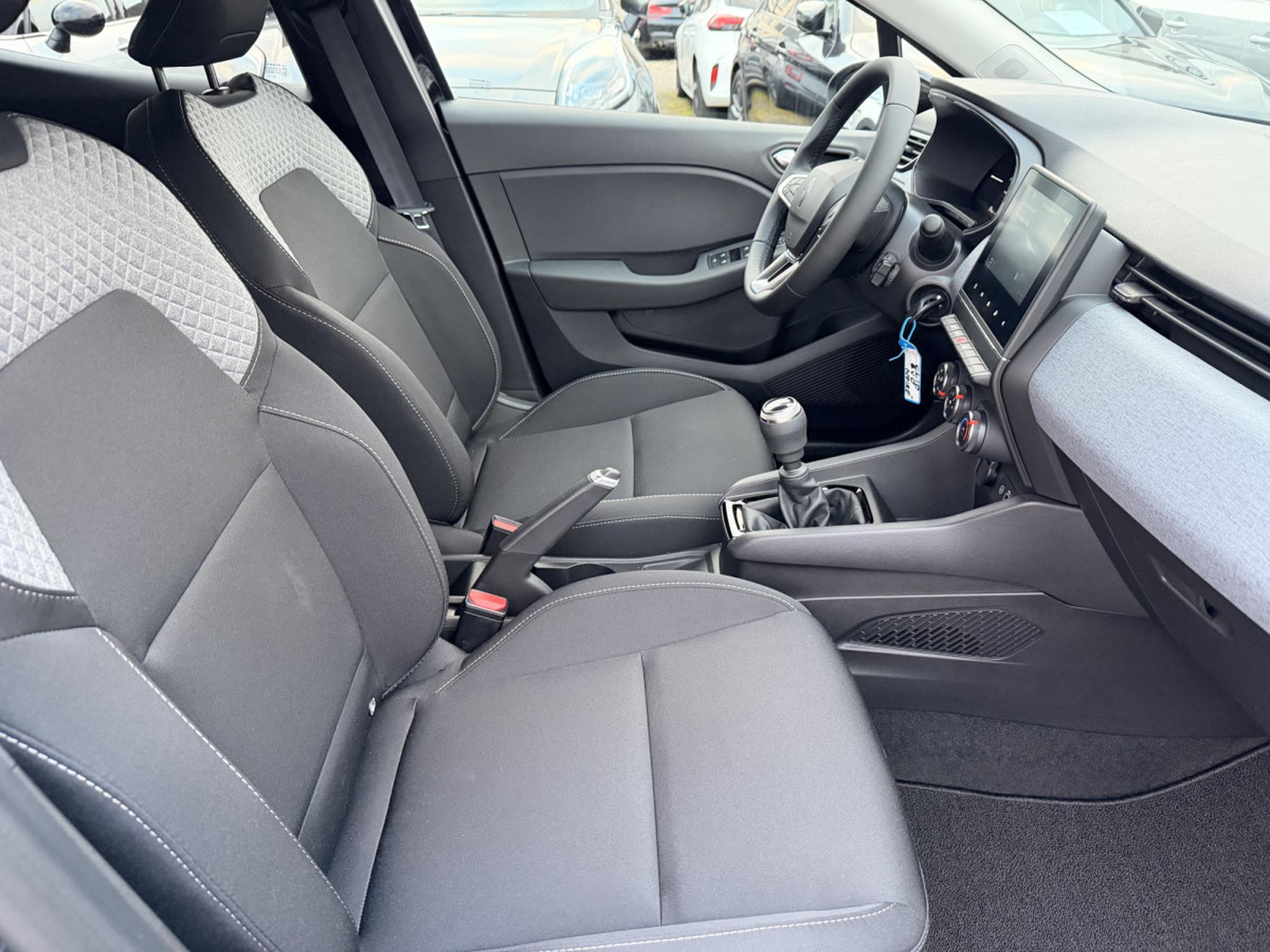 Renault Clio – Image 13