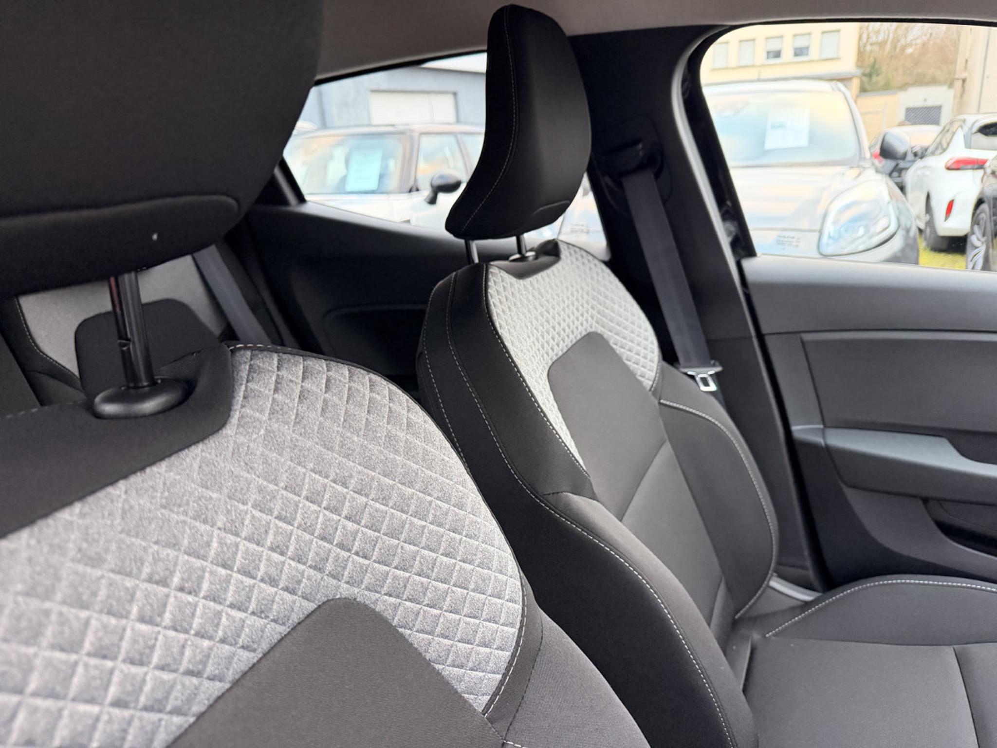 Renault Clio – Image 14