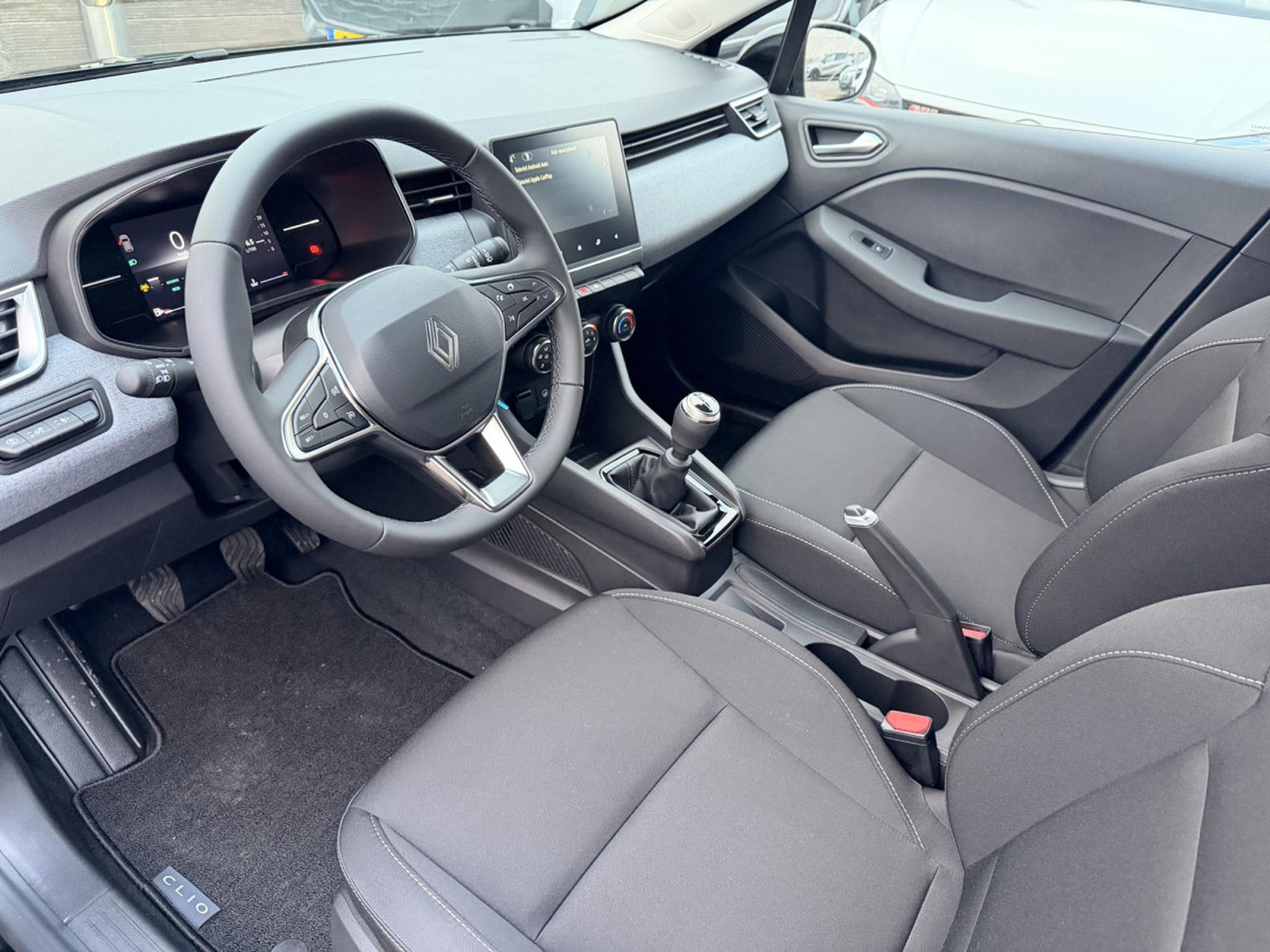 Renault Clio – Image 17