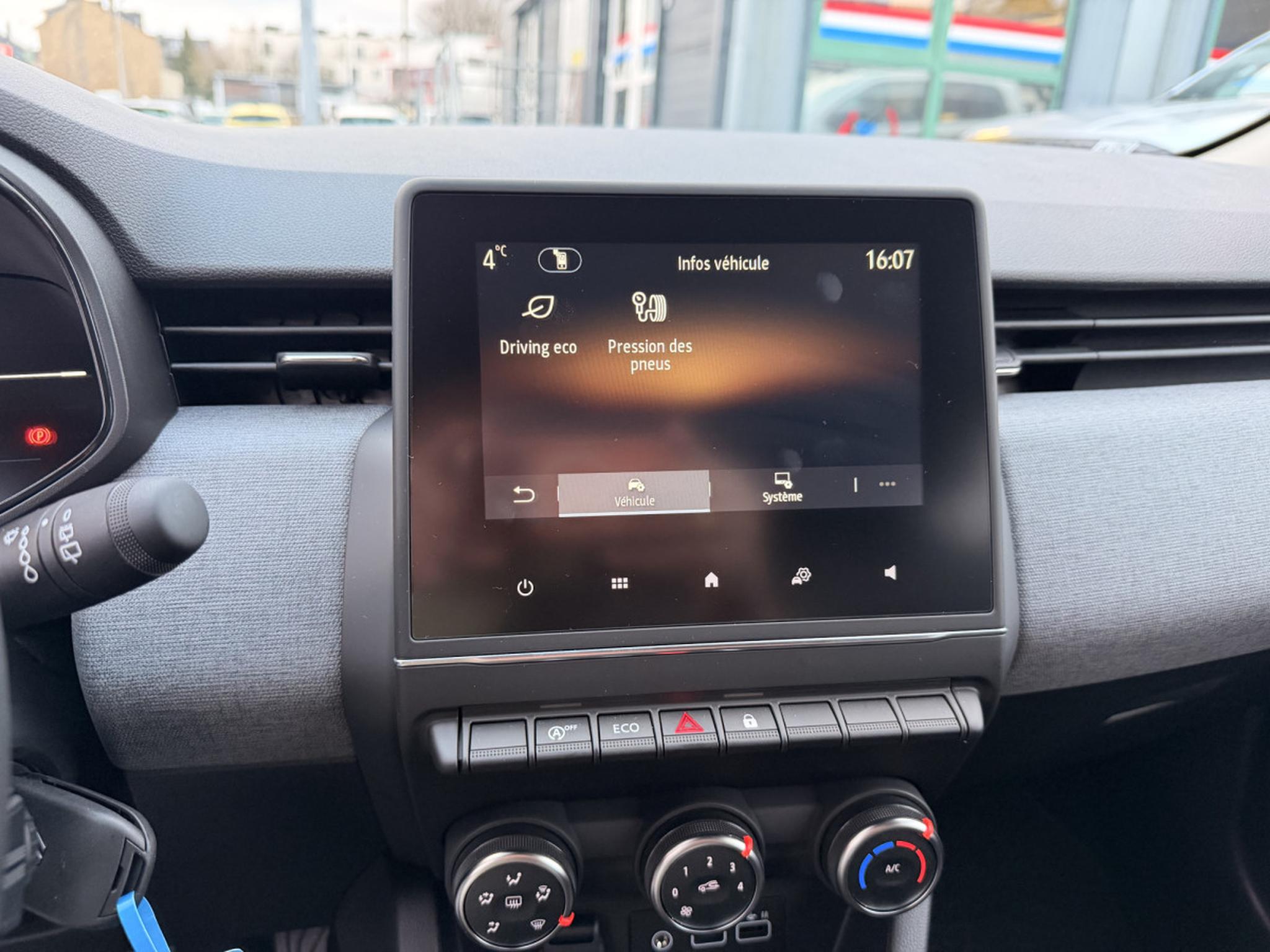 Renault Clio – Image 18