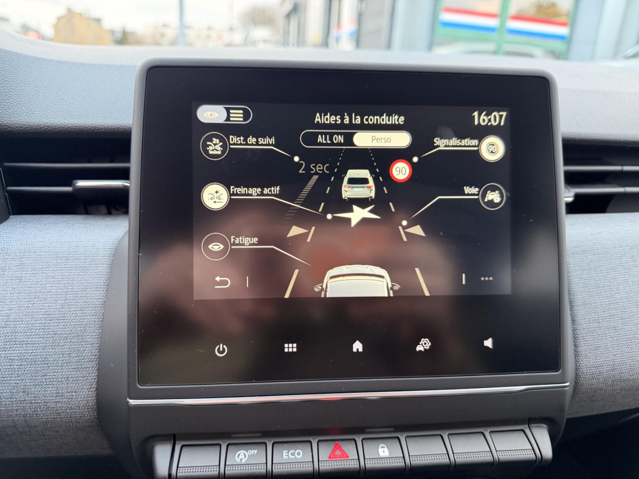 Renault Clio – Image 19