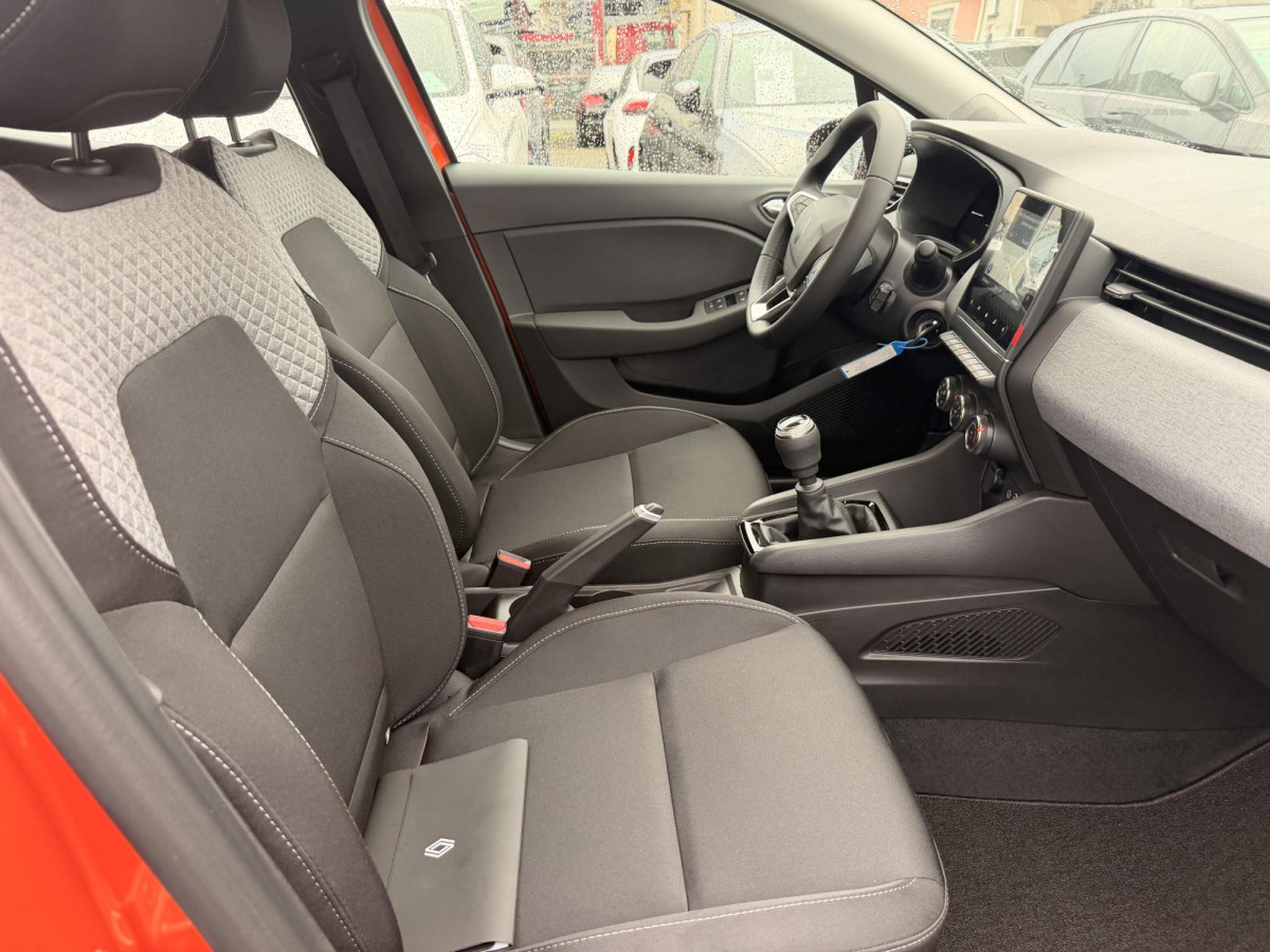 Renault Clio – Image 7