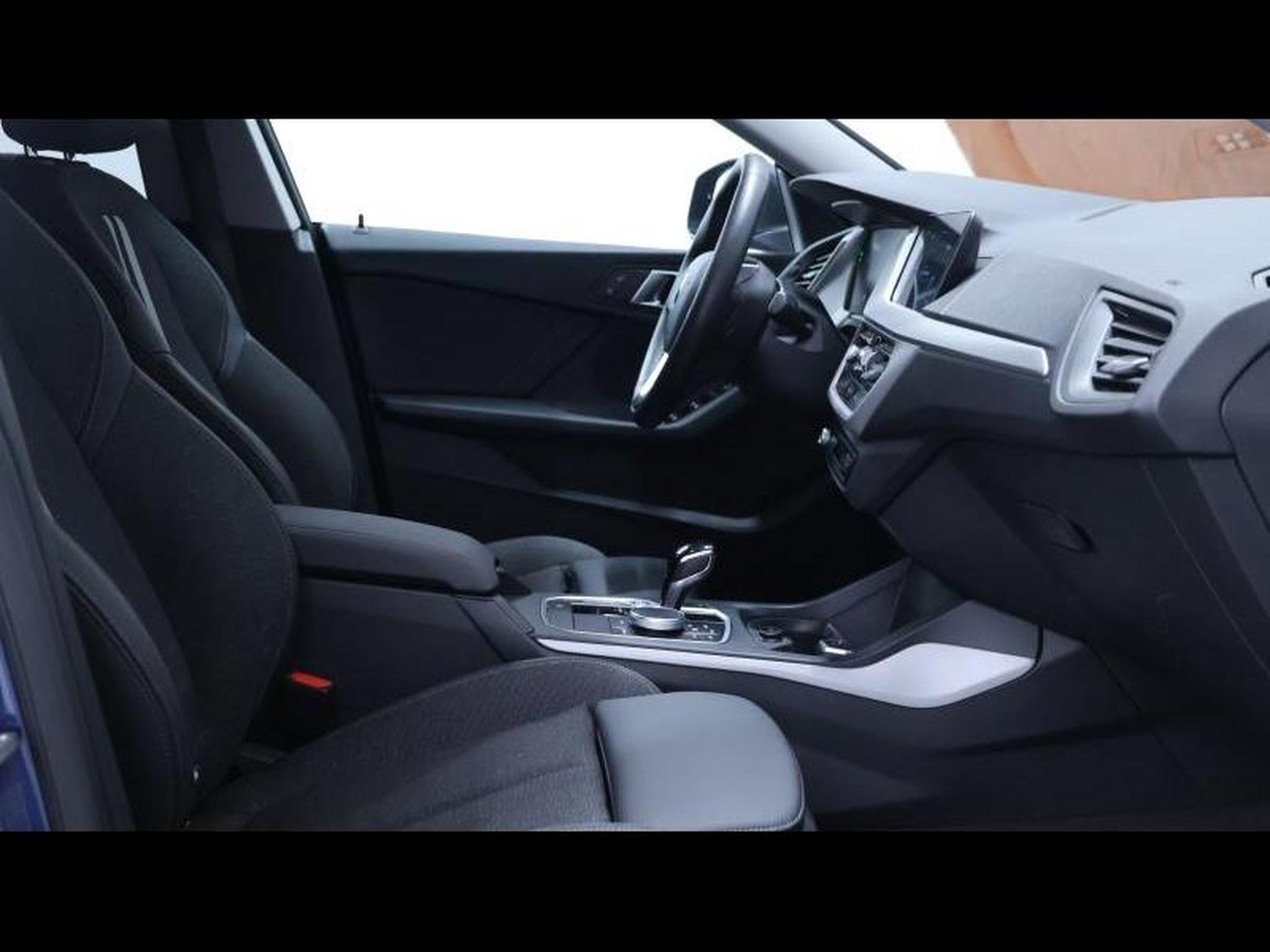 BMW 220 – Image 16