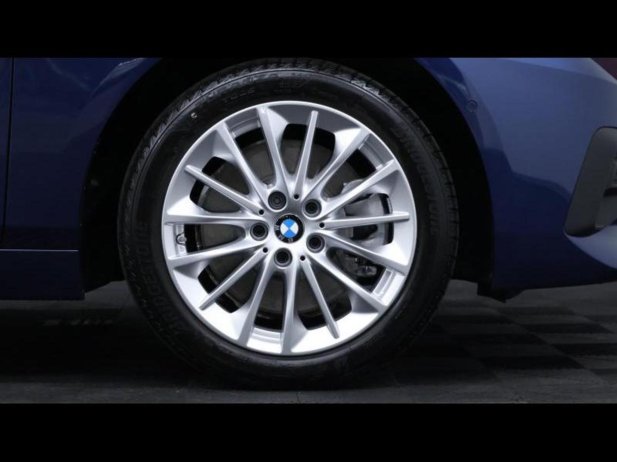 BMW 220 – Image 17