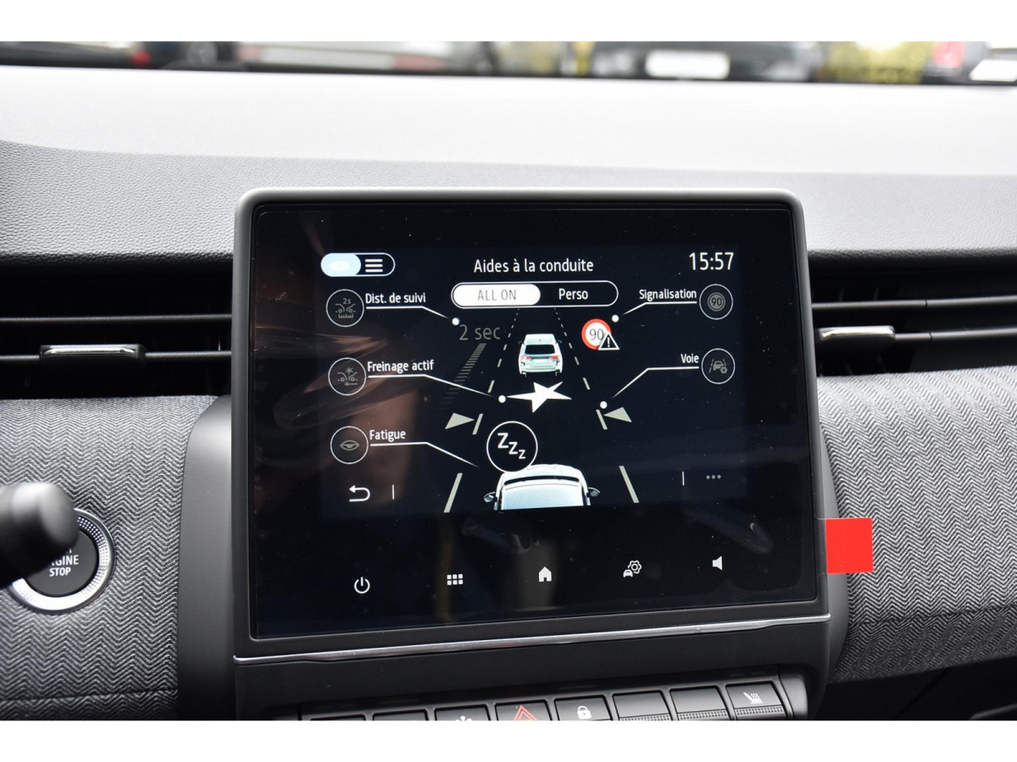 Renault Clio – Image 10