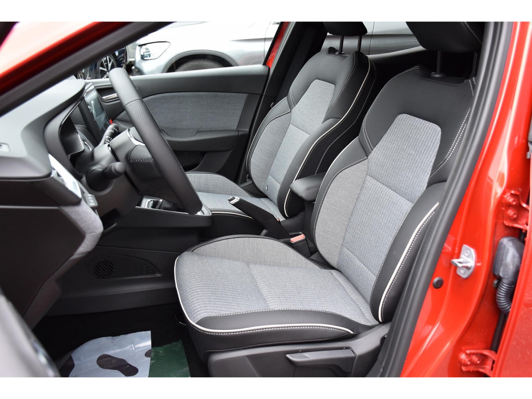 Renault Clio – Image 16