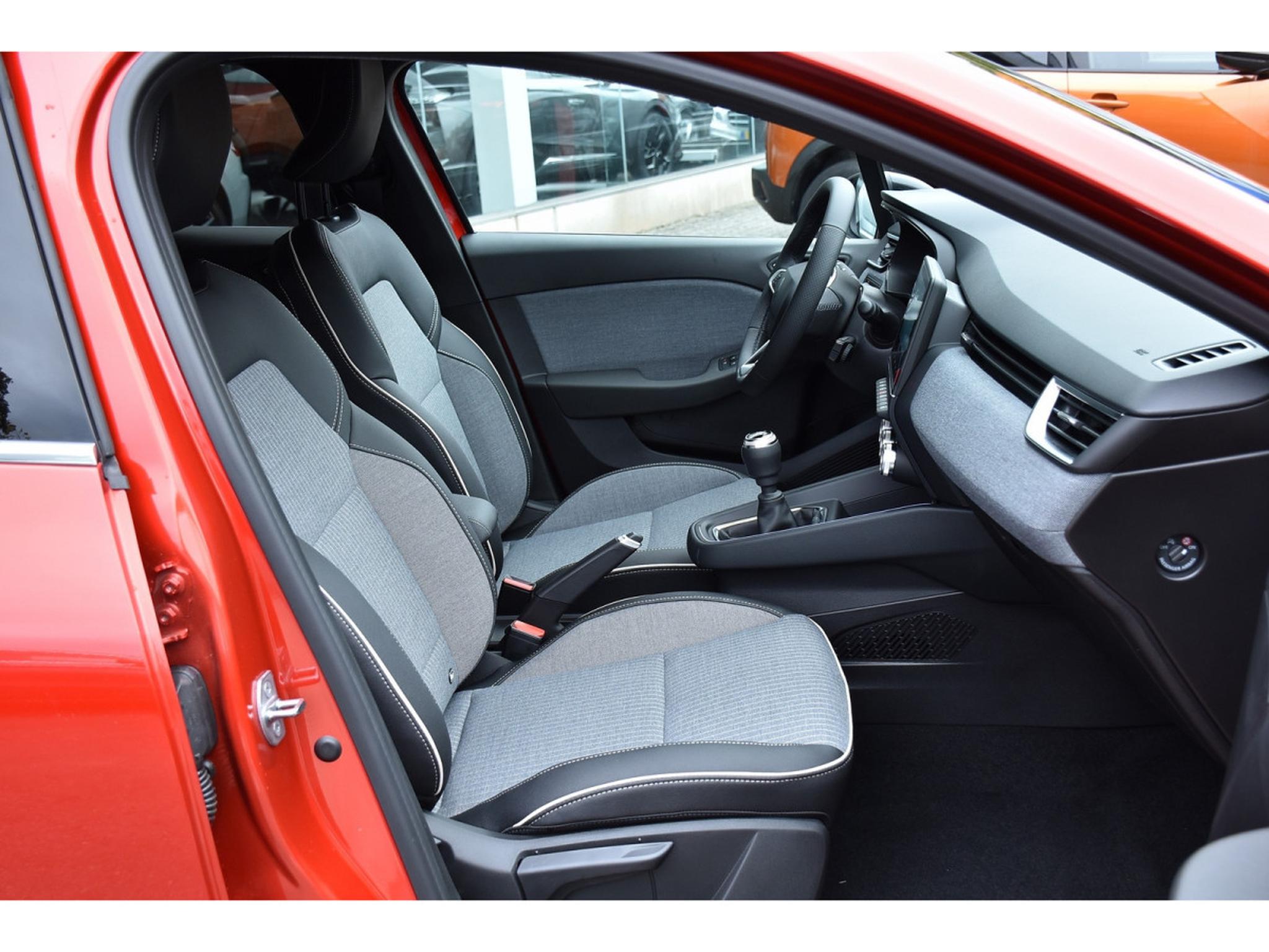 Renault Clio – Image 15