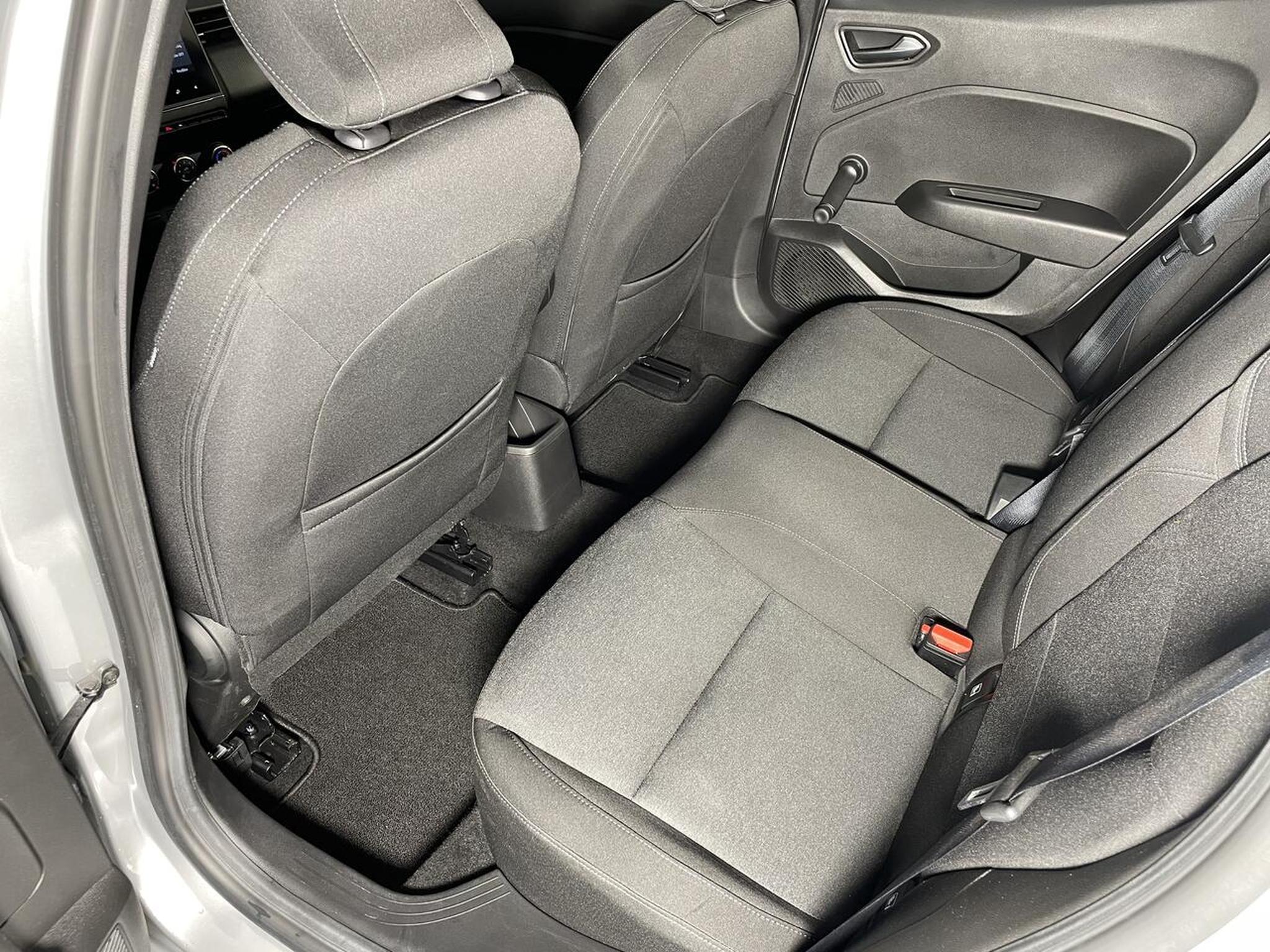 Renault Clio – Image 13