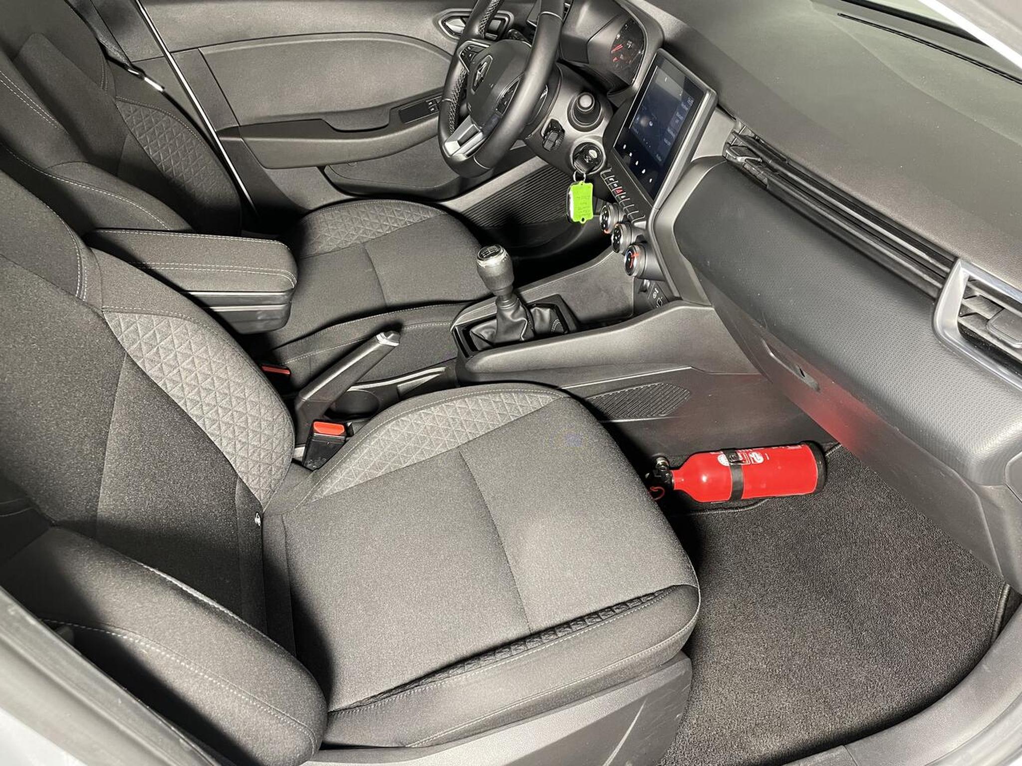 Renault Clio – Image 6