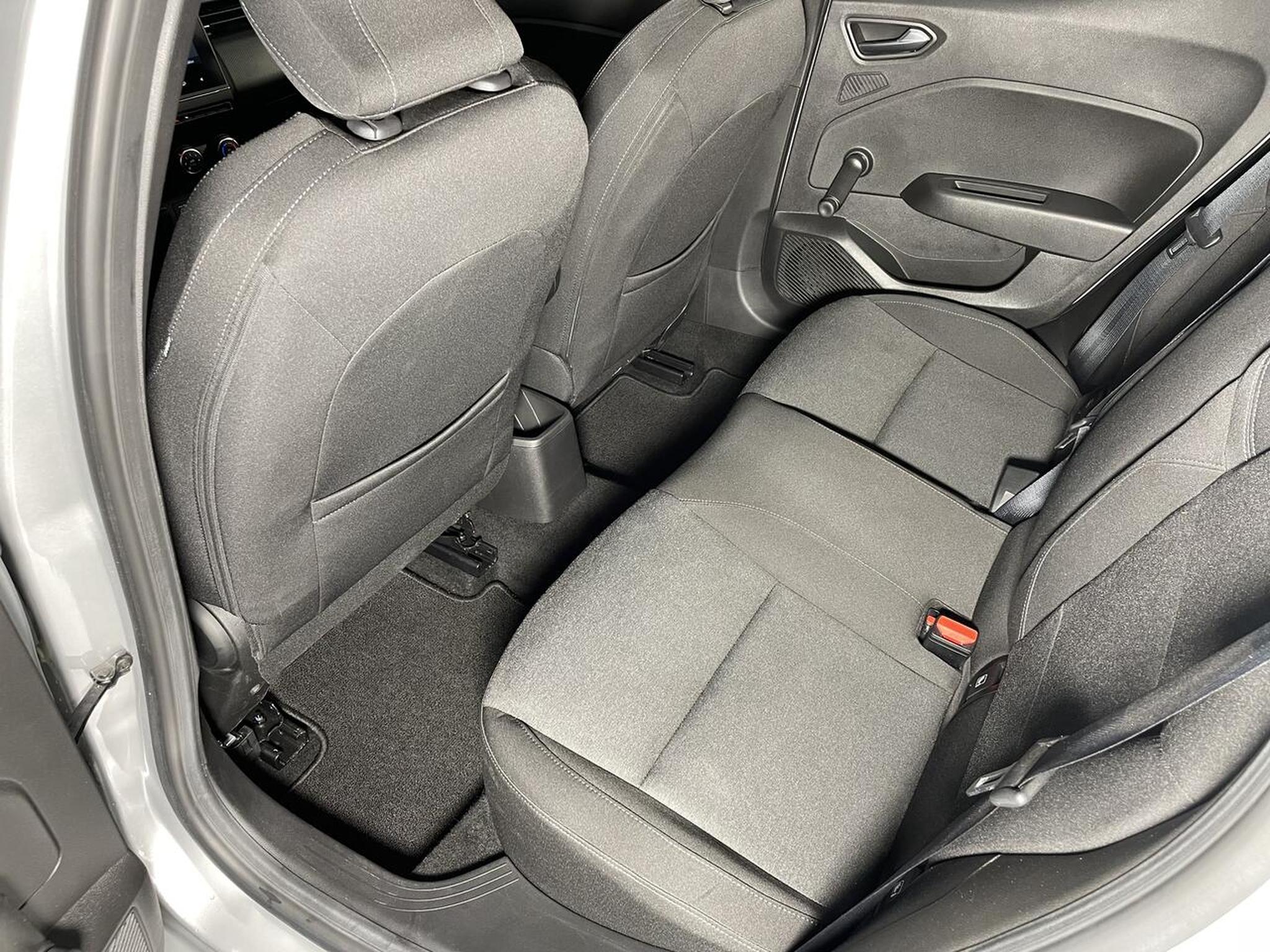 Renault Clio – Image 13