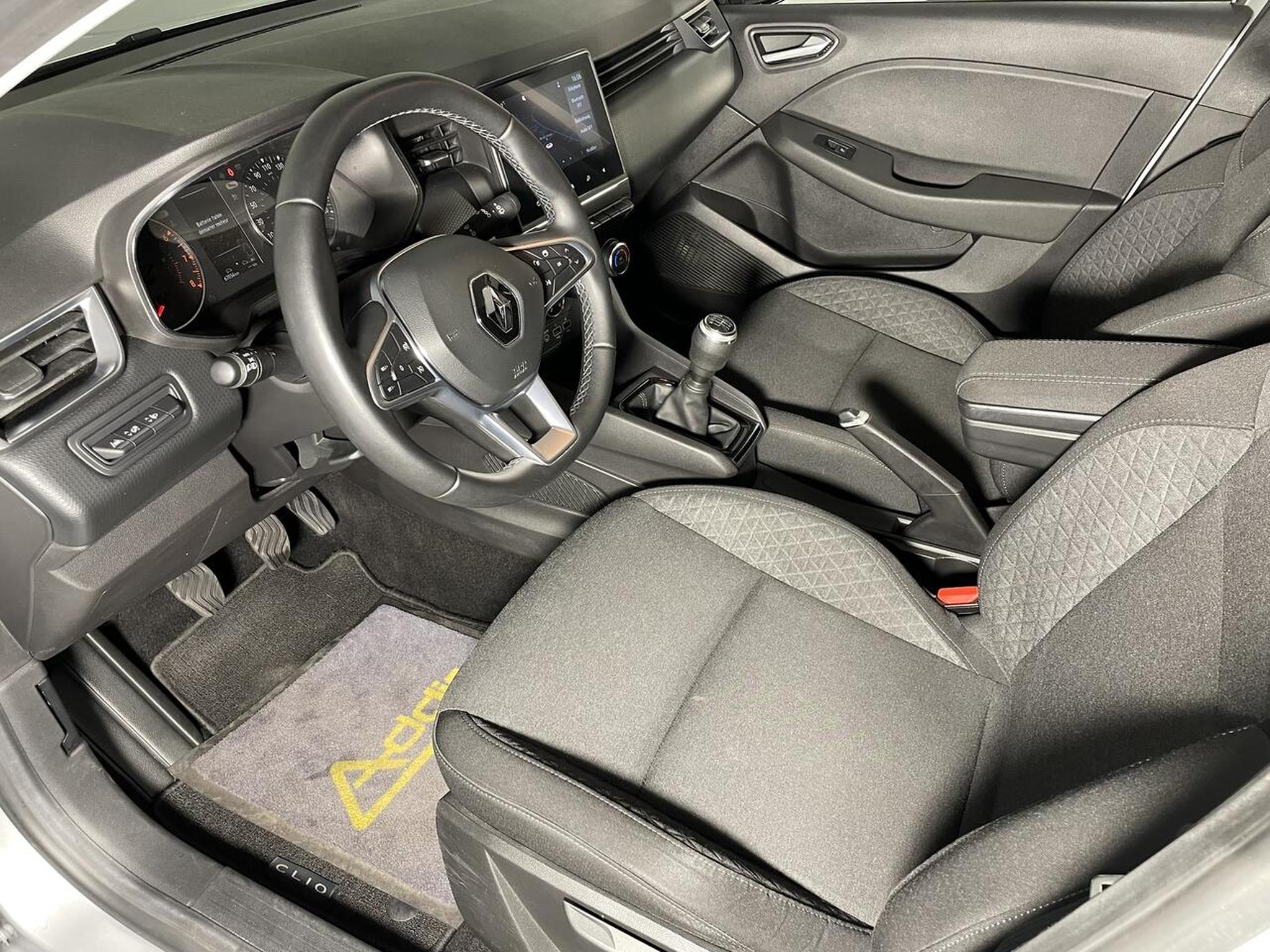 Renault Clio – Image 11