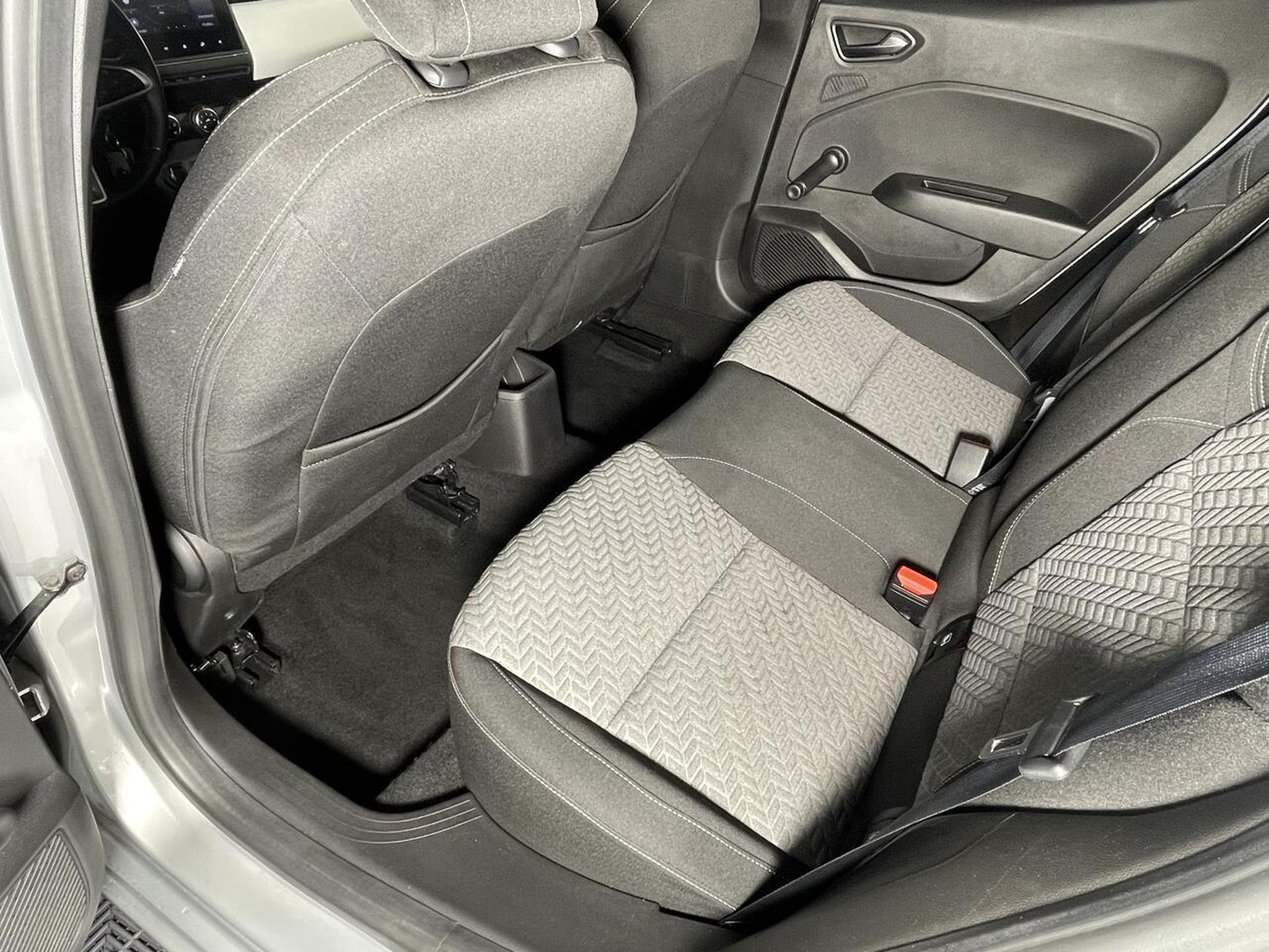 Renault Clio – Image 13