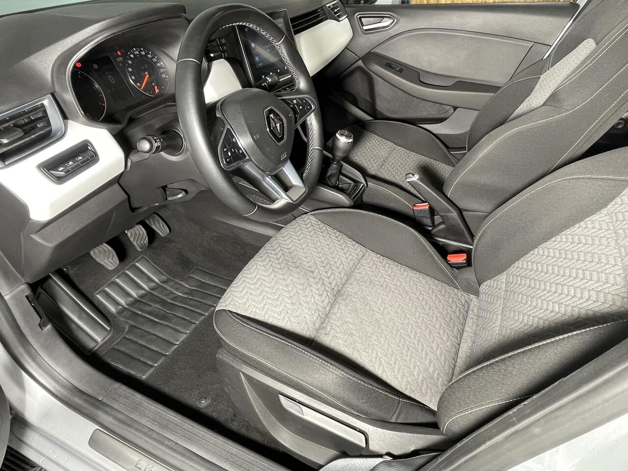 Renault Clio – Image 11