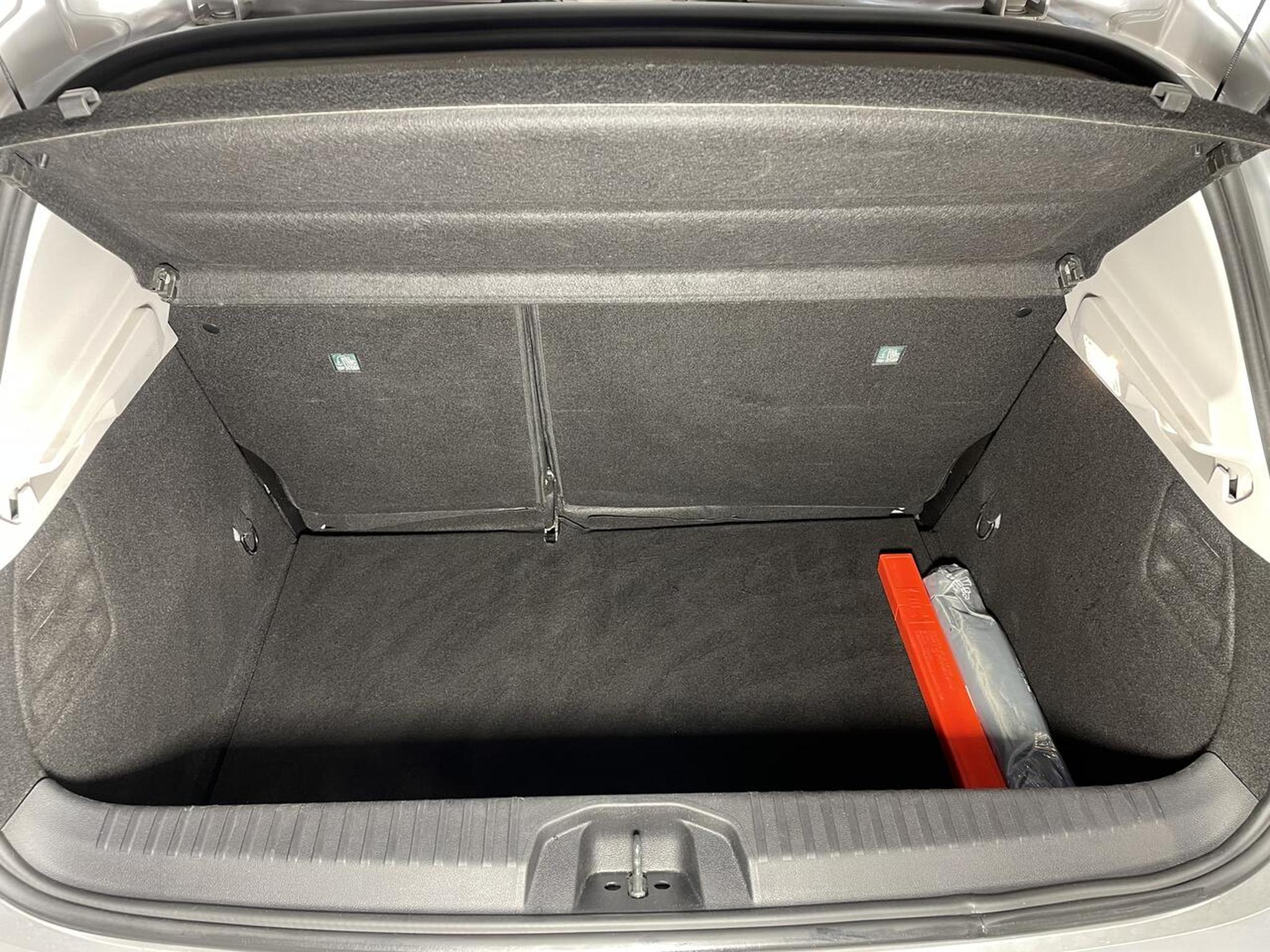 Renault Clio – Image 8