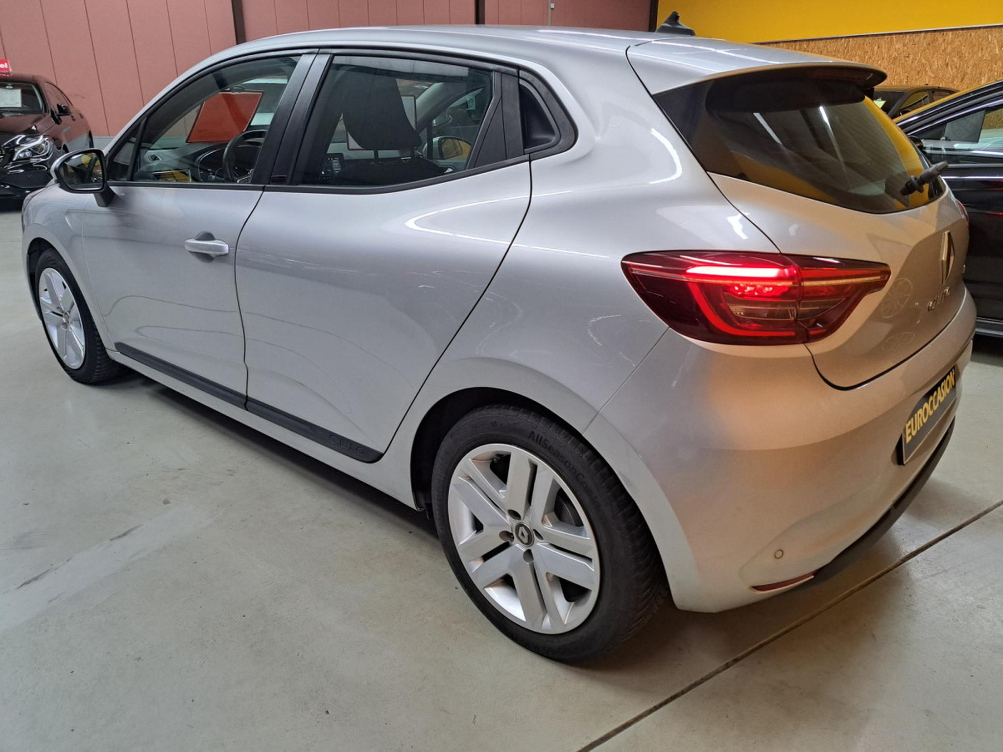 Renault Clio – Image 11