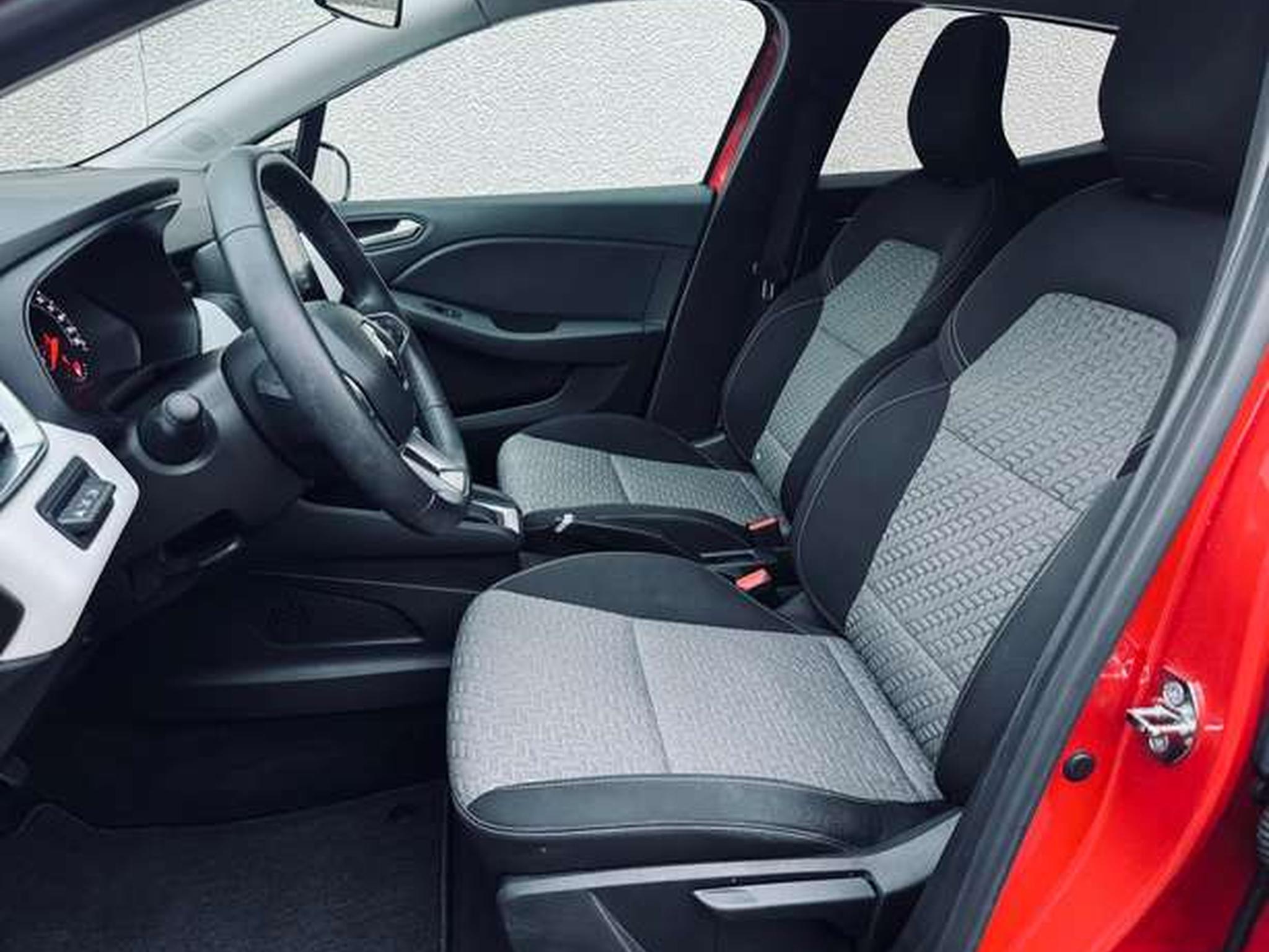 Renault Clio – Image 13