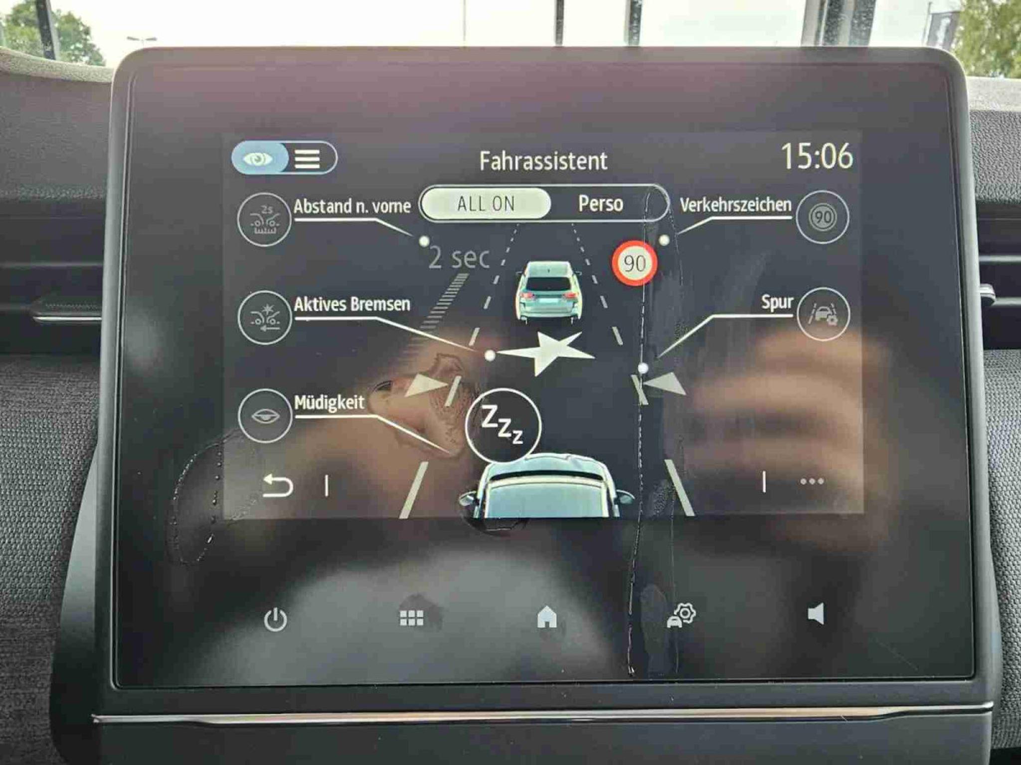 Renault Clio – Image 8