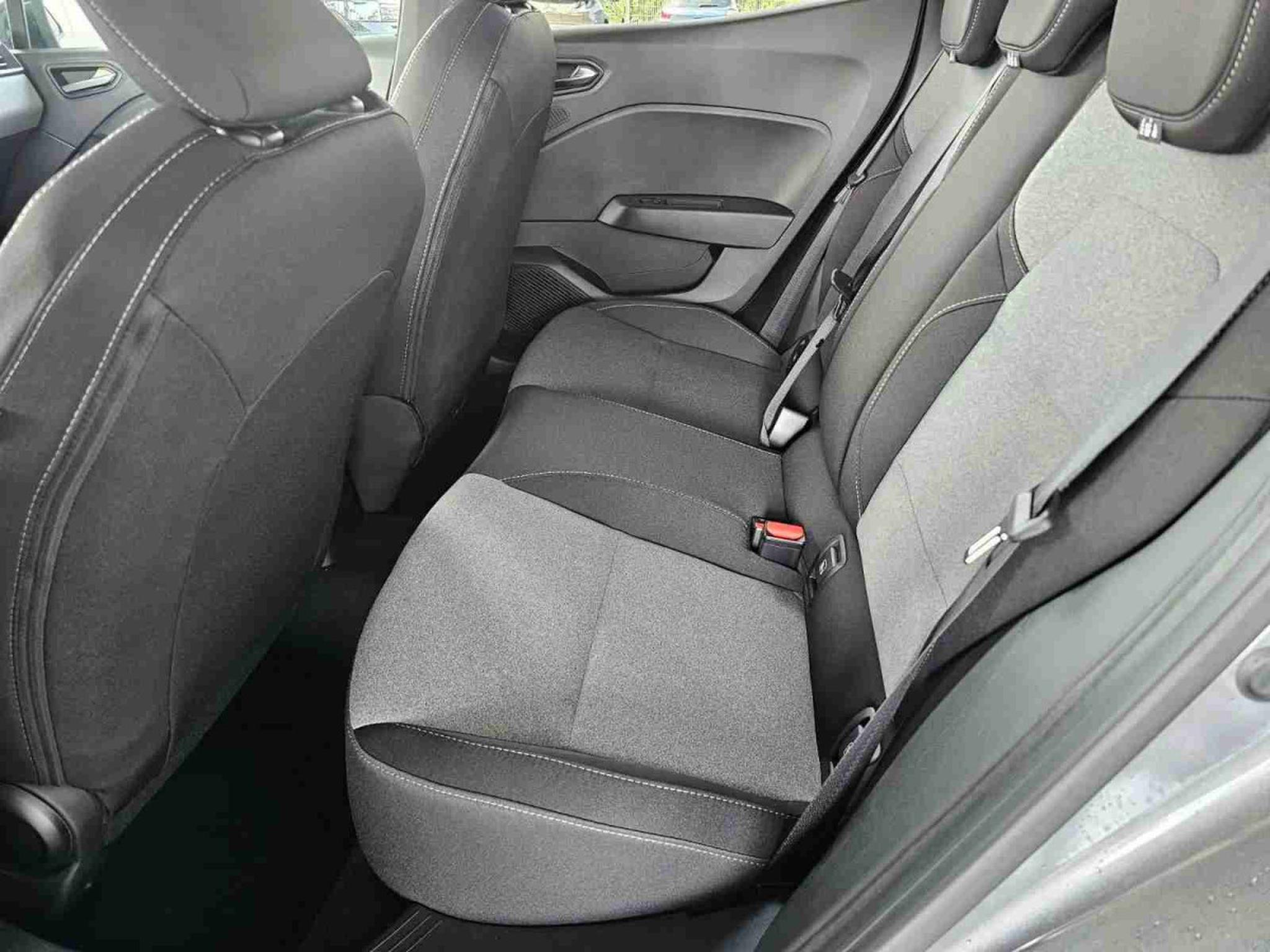 Renault Clio – Image 12