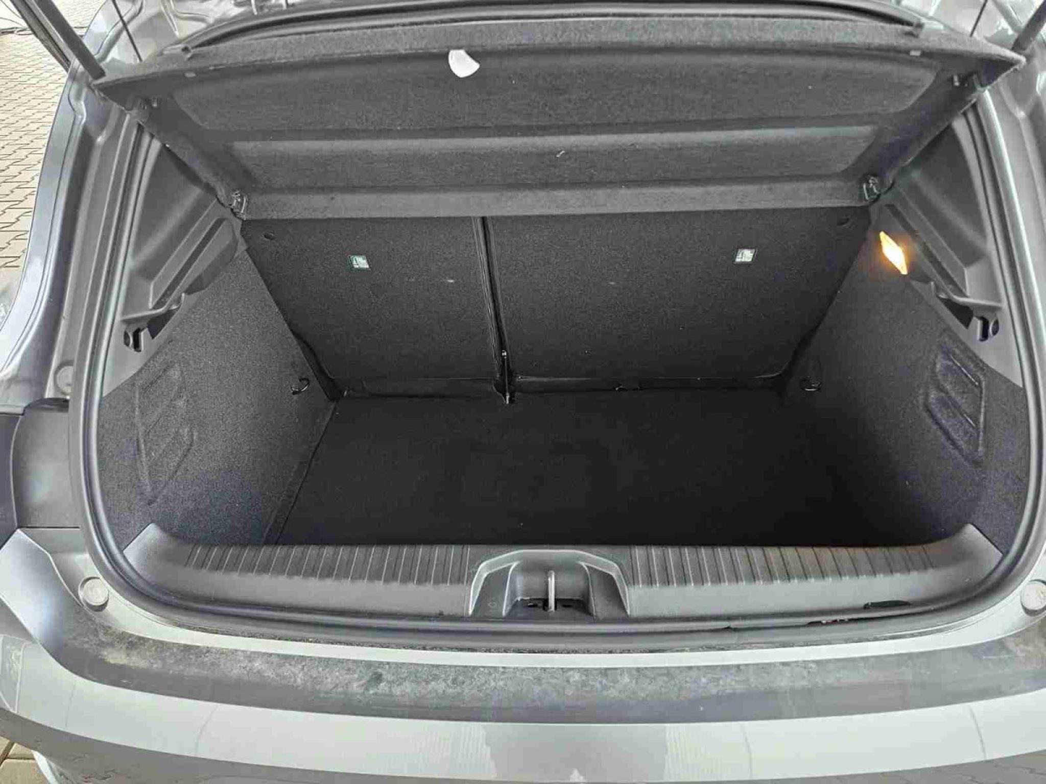 Renault Clio – Image 11