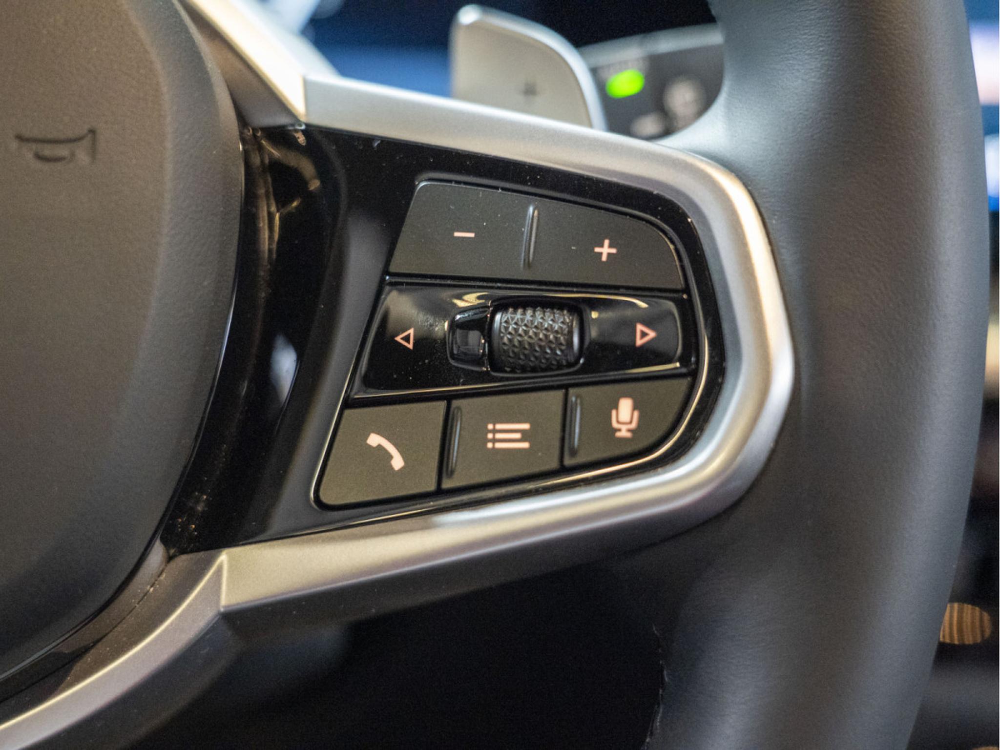 BMW 330 – Image 14