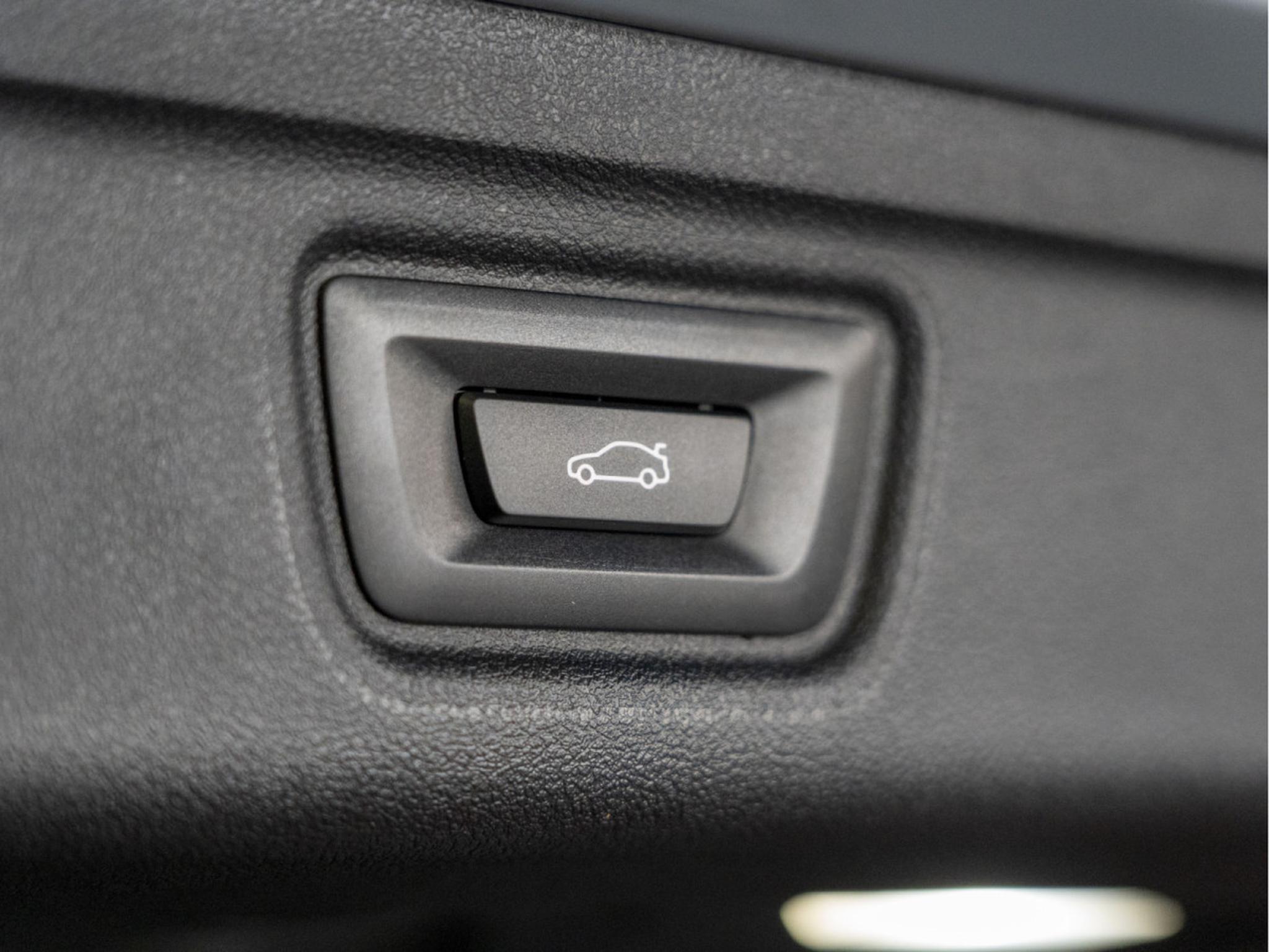 BMW 330 – Image 22