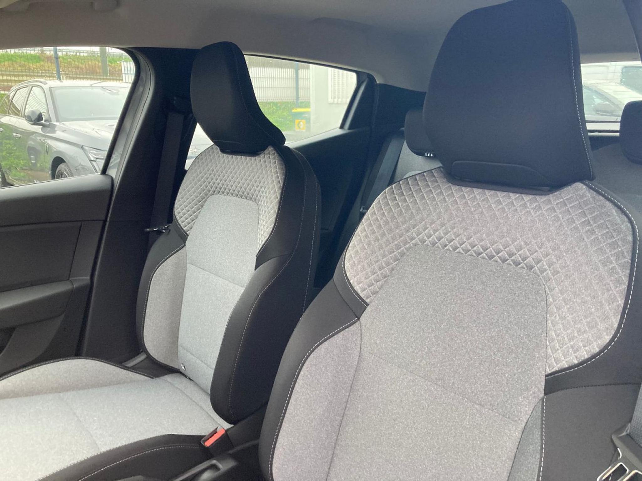 Renault Clio – Image 17