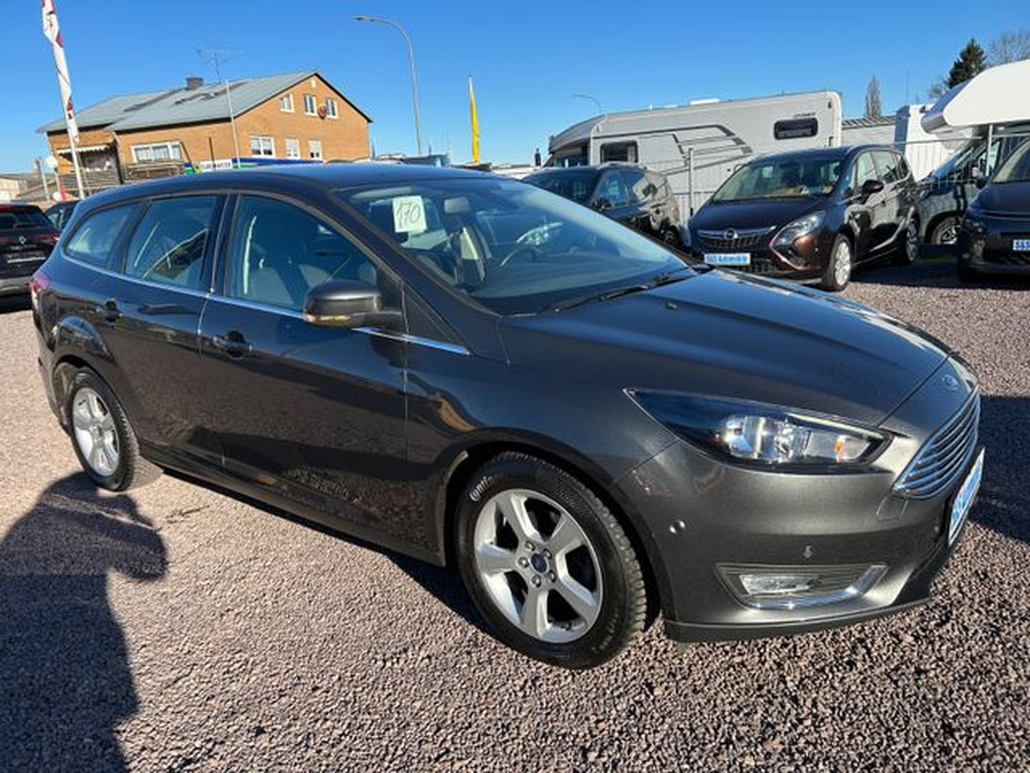 Ford Focus – Image 11