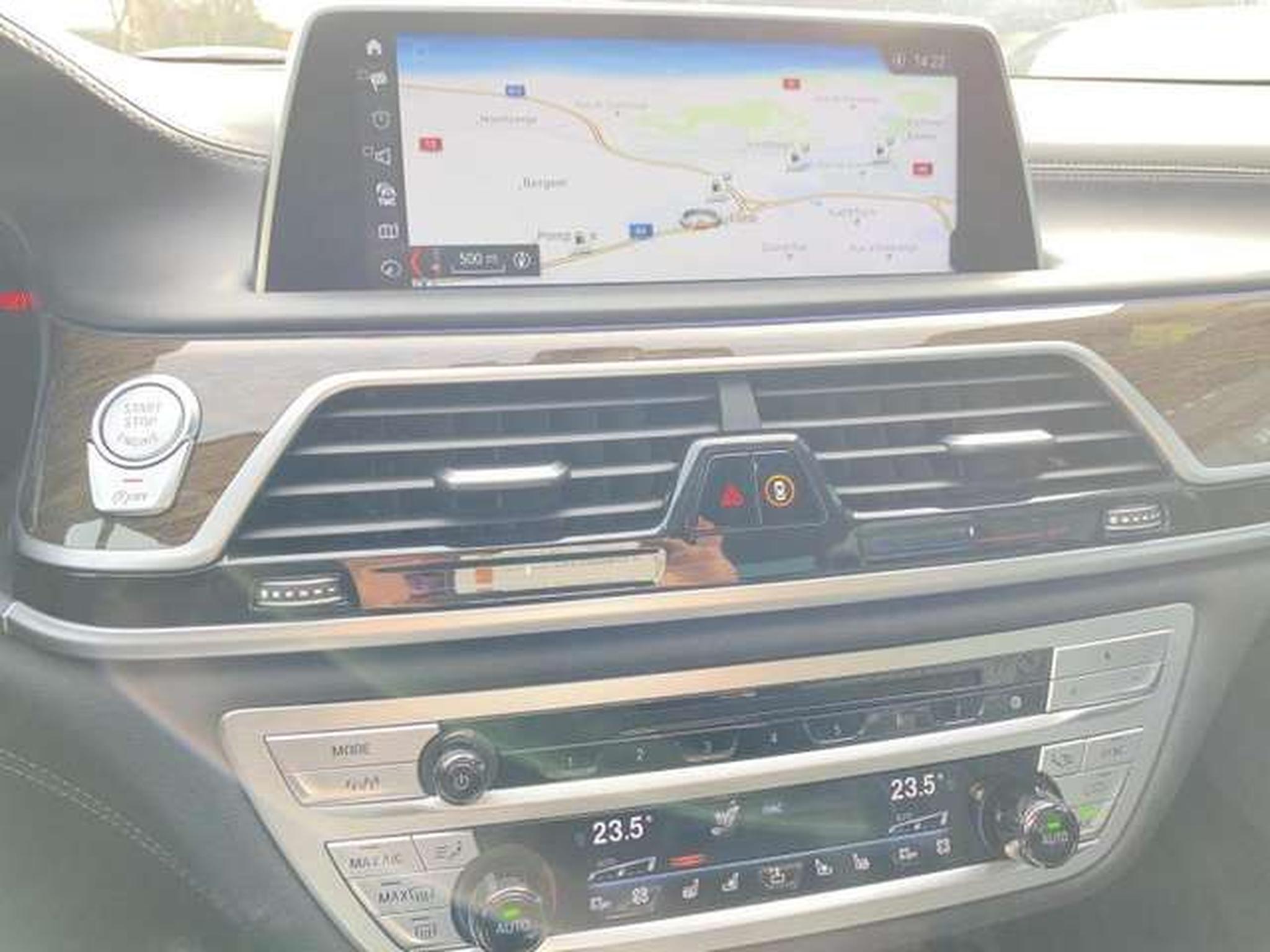 BMW 750 – Image 11