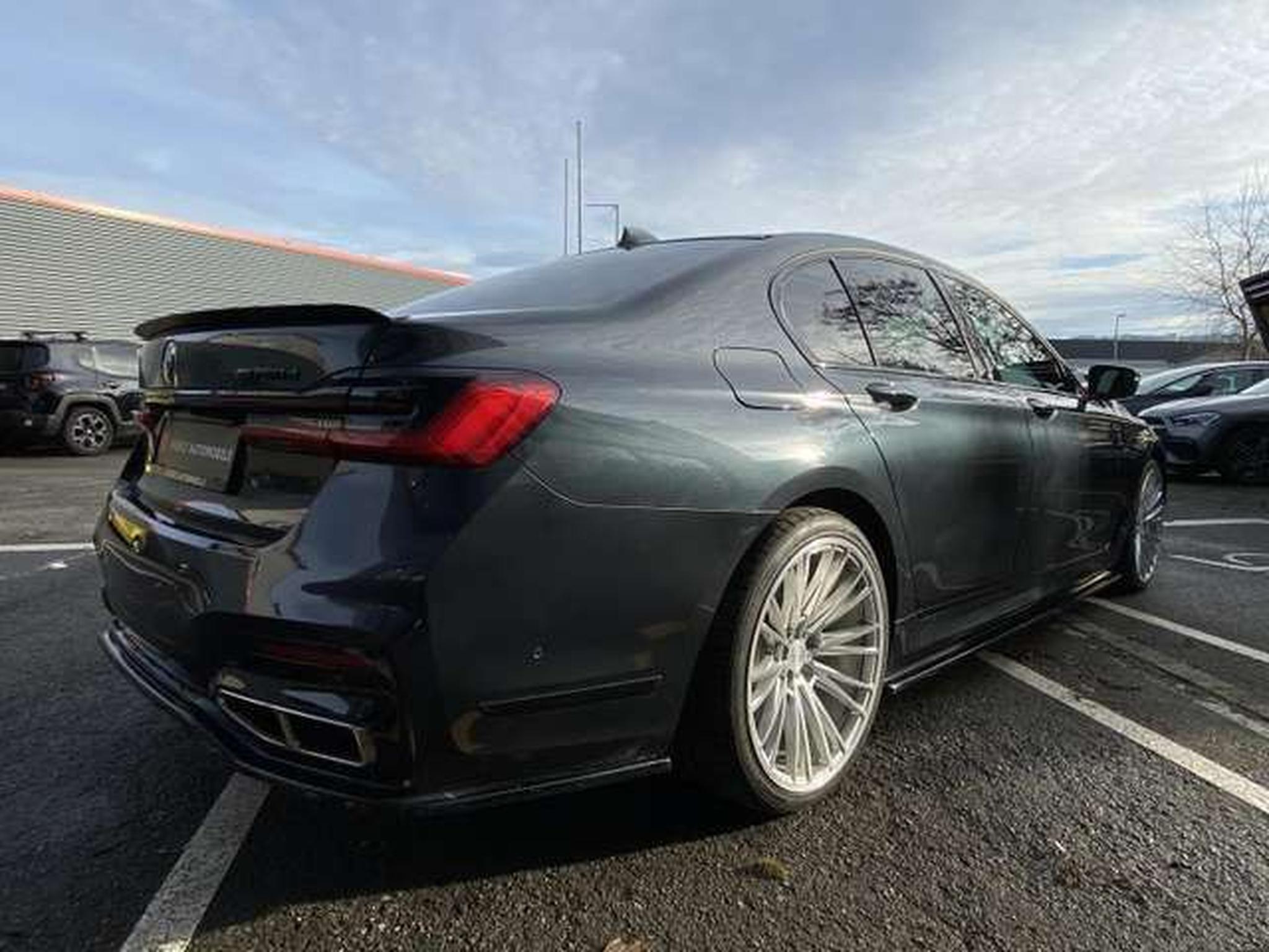 BMW 750 – Image 19