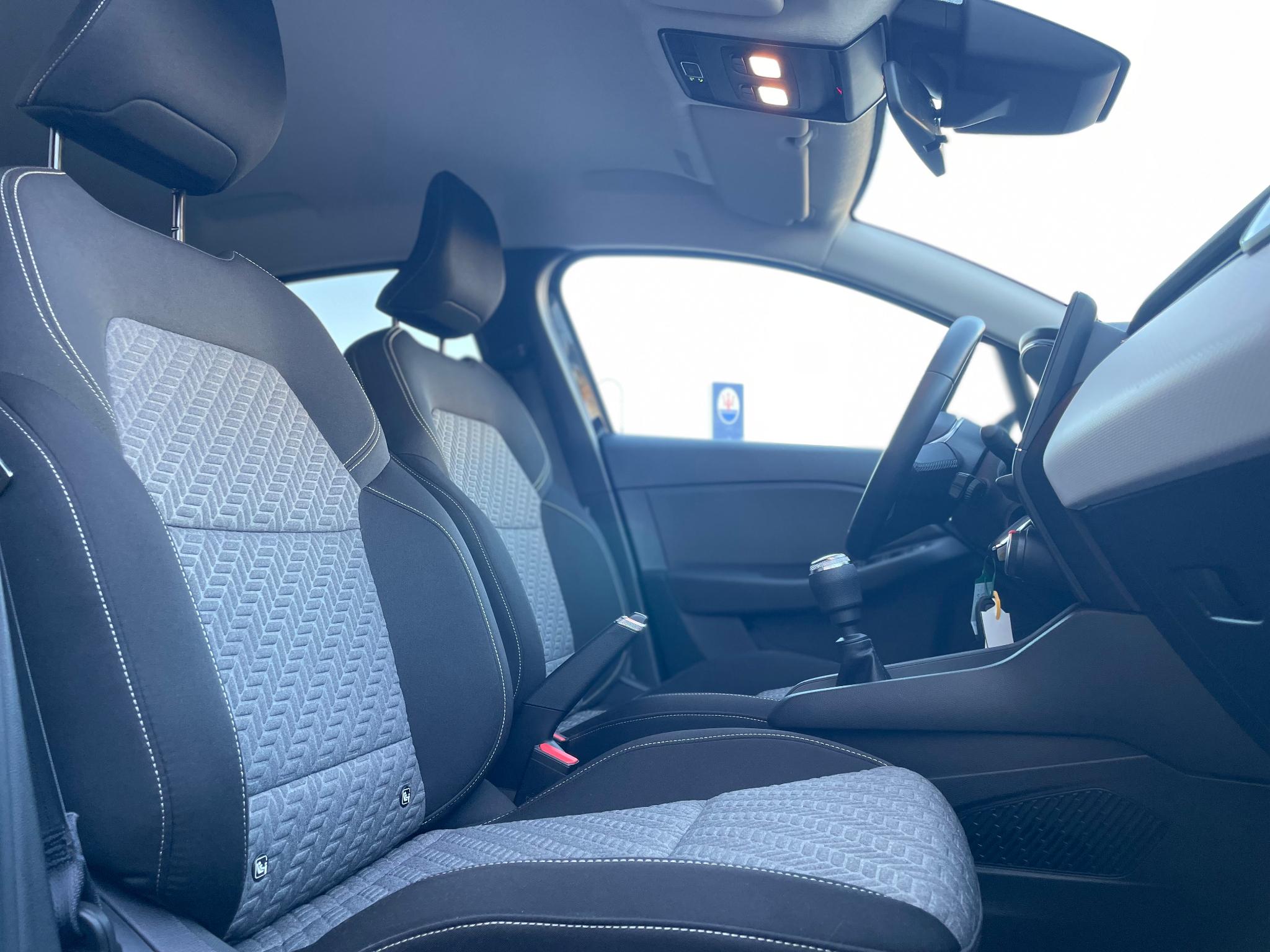 Renault Clio – Image 13