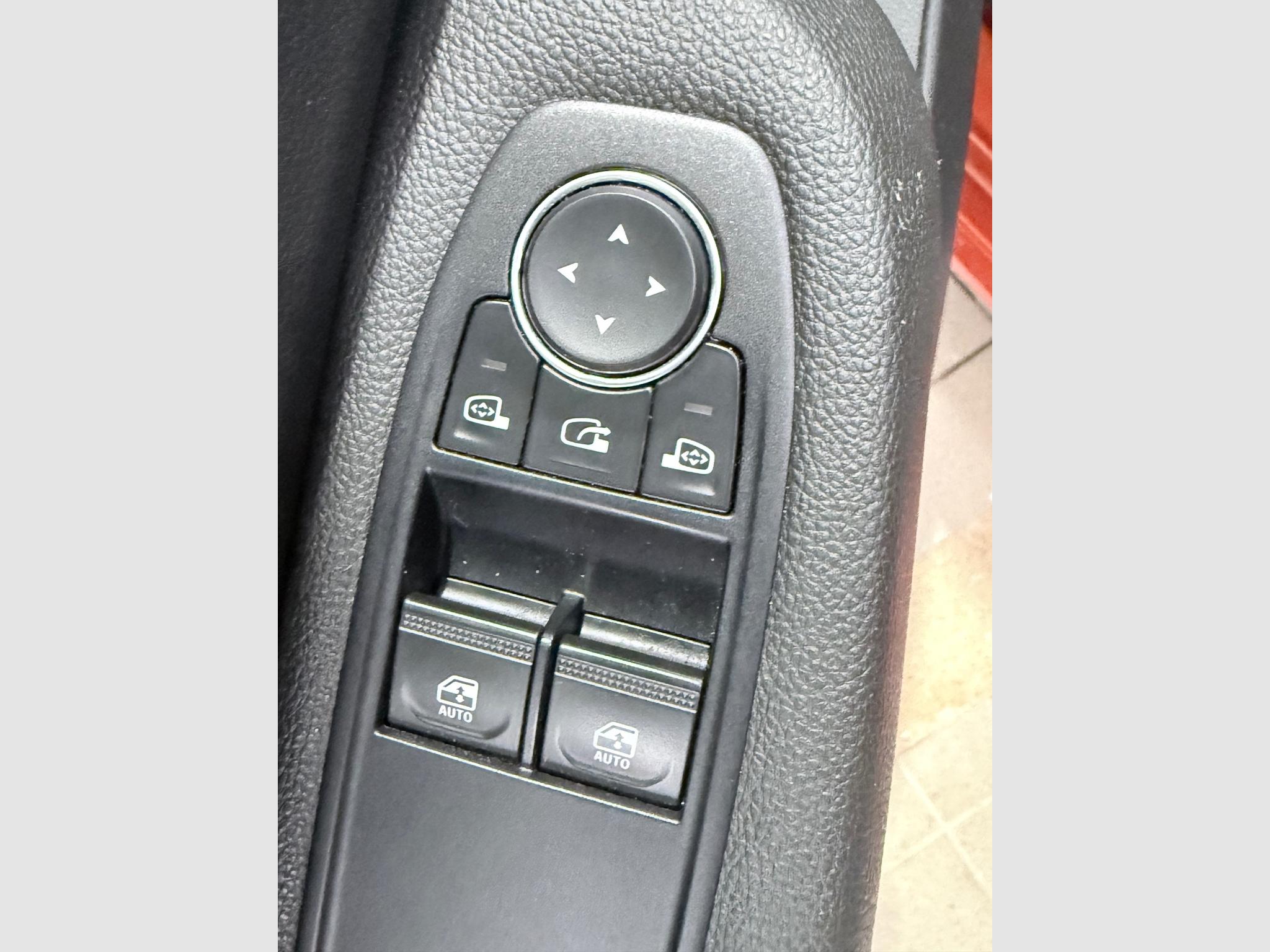 Renault Clio – Image 17