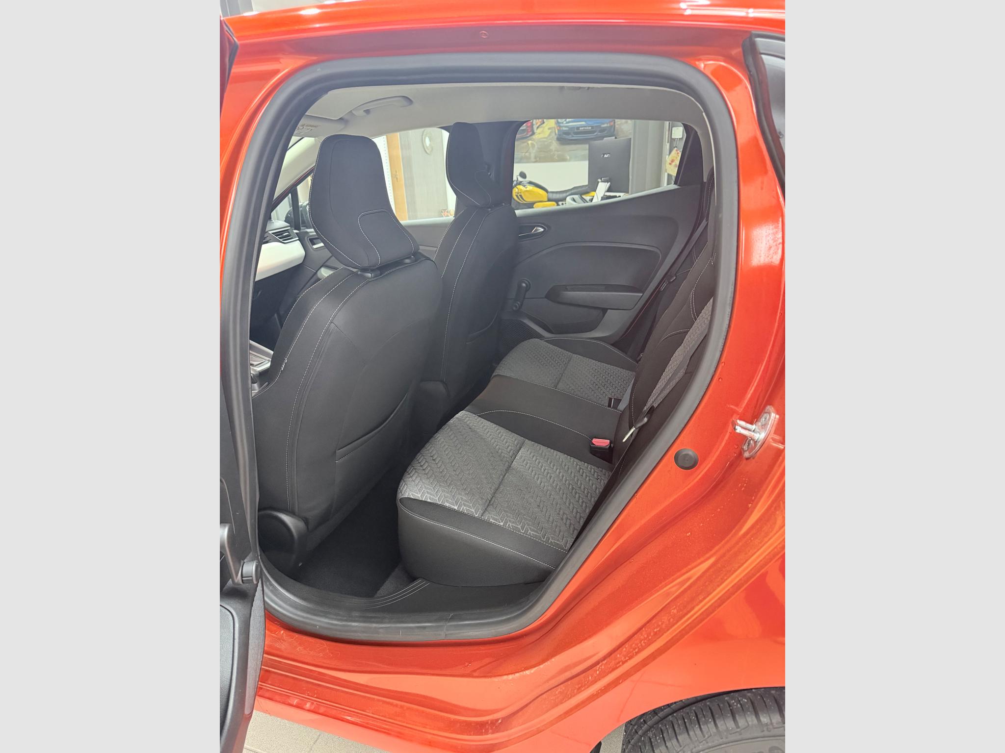 Renault Clio – Image 13