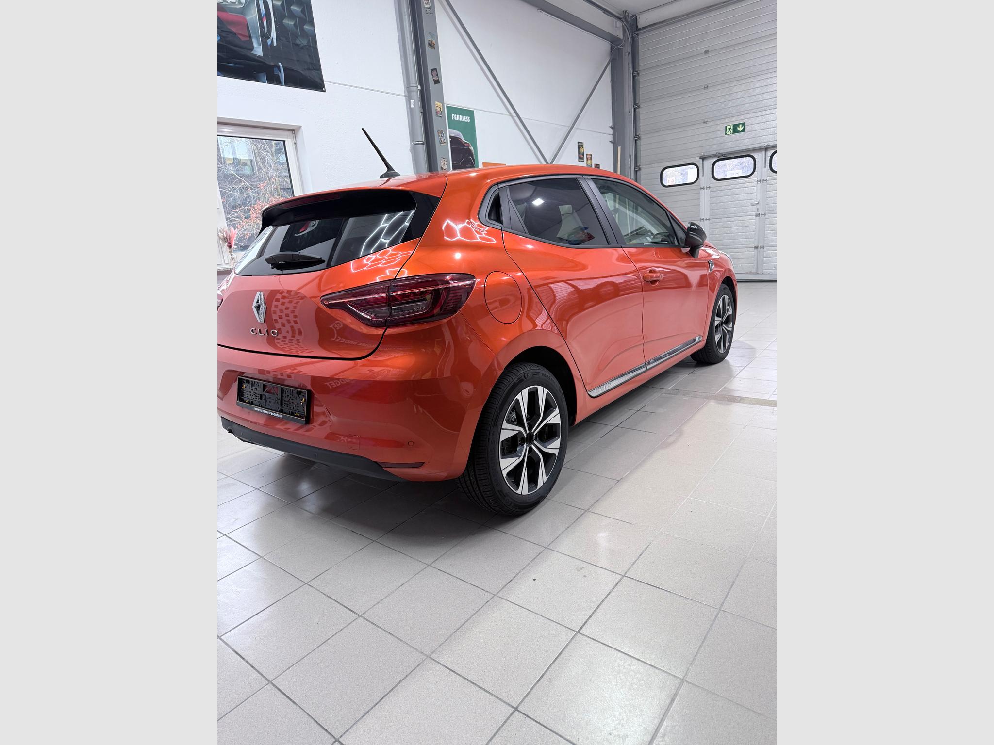 Renault Clio – Image 8