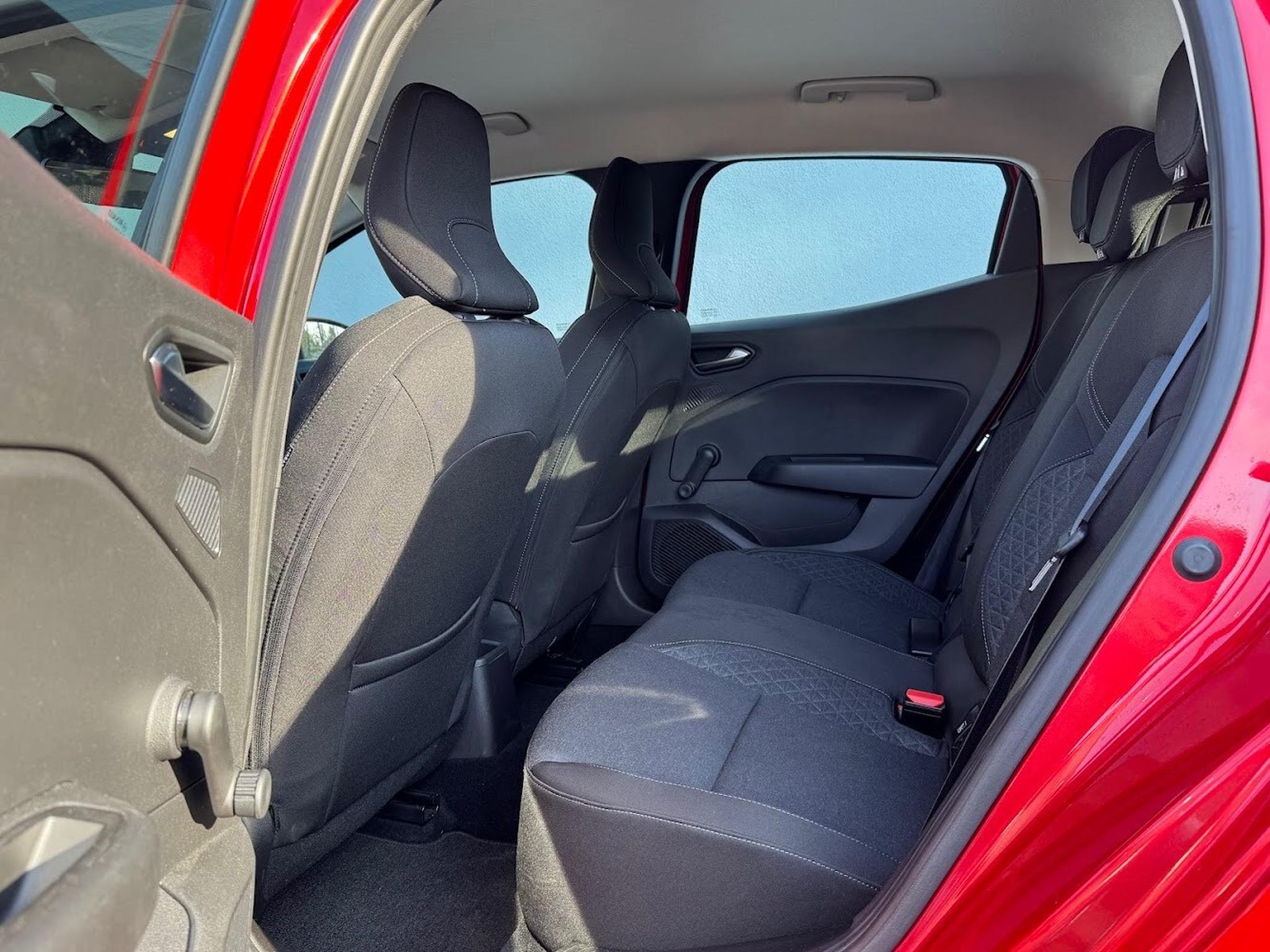 Renault Clio – Image 13