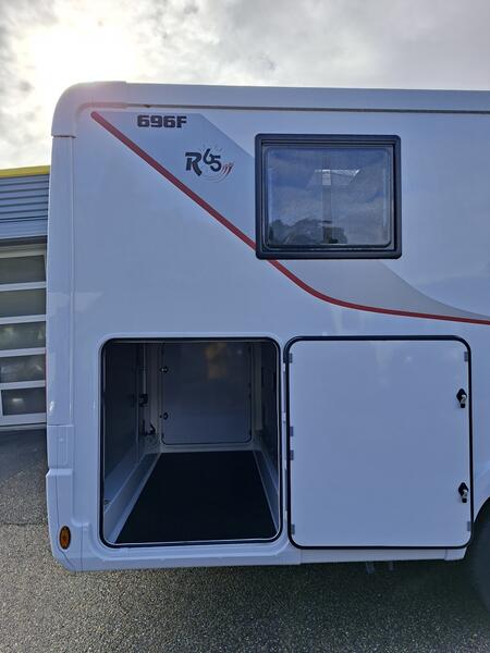 camping-car RAPIDO 696F 65 ans NEUF – Image 3
