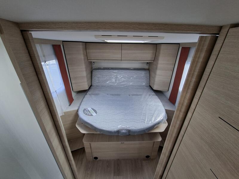 camping-car RAPIDO 696F 65 ans NEUF – Image 6