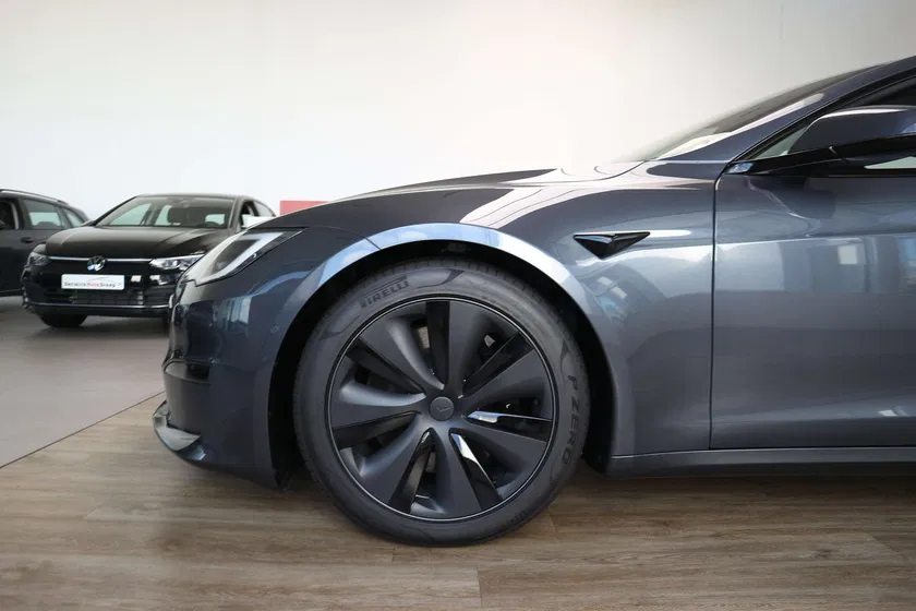 Tesla Model S – Image 17