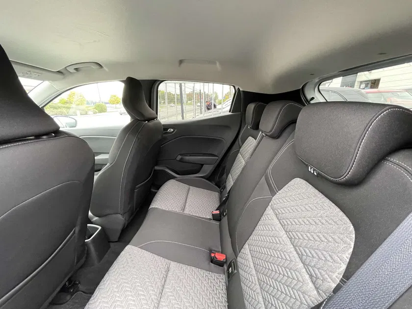 Renault Clio – Image 10