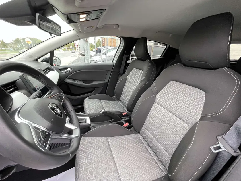 Renault Clio – Image 11