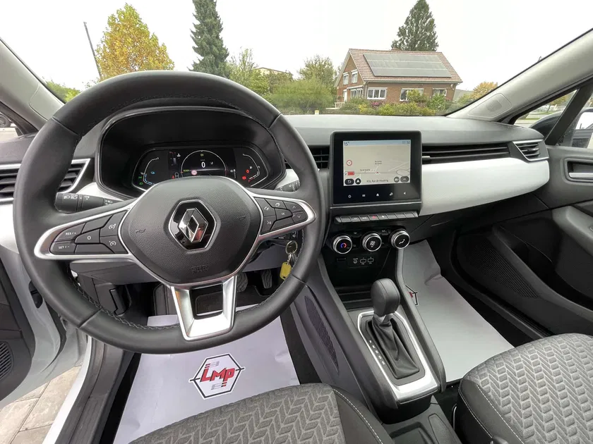 Renault Clio – Image 13