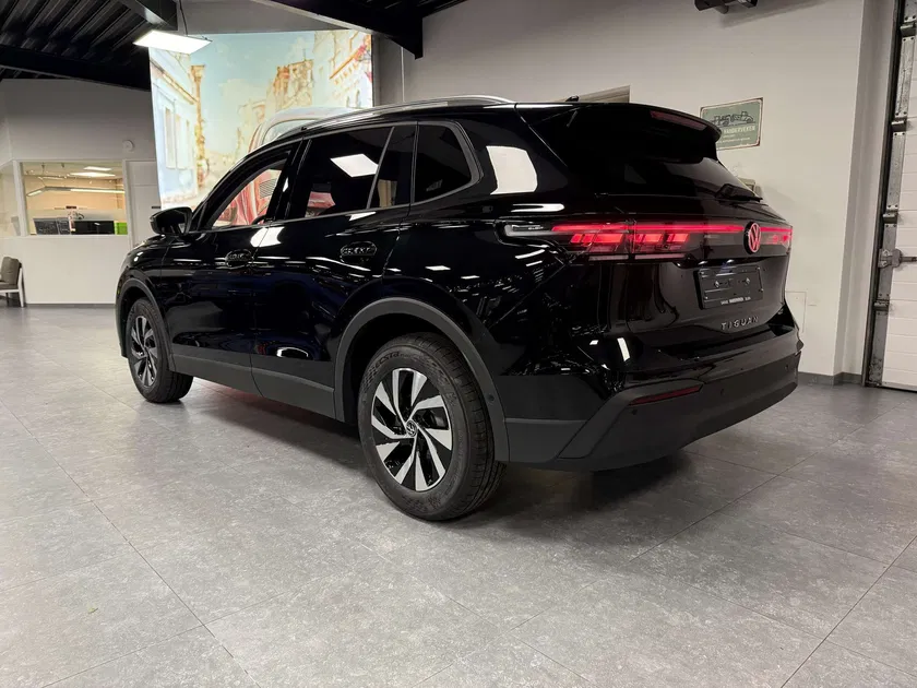 Volkswagen Tiguan – Image 13