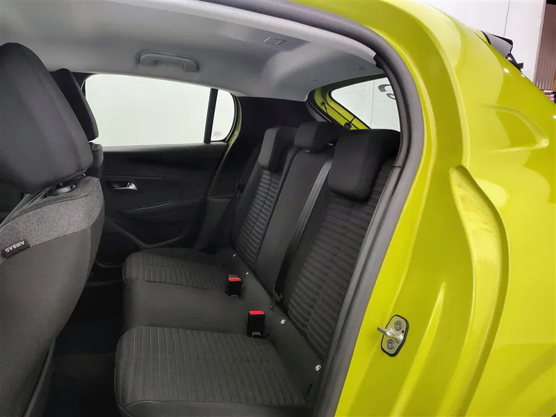 Peugeot 208 – Image 16