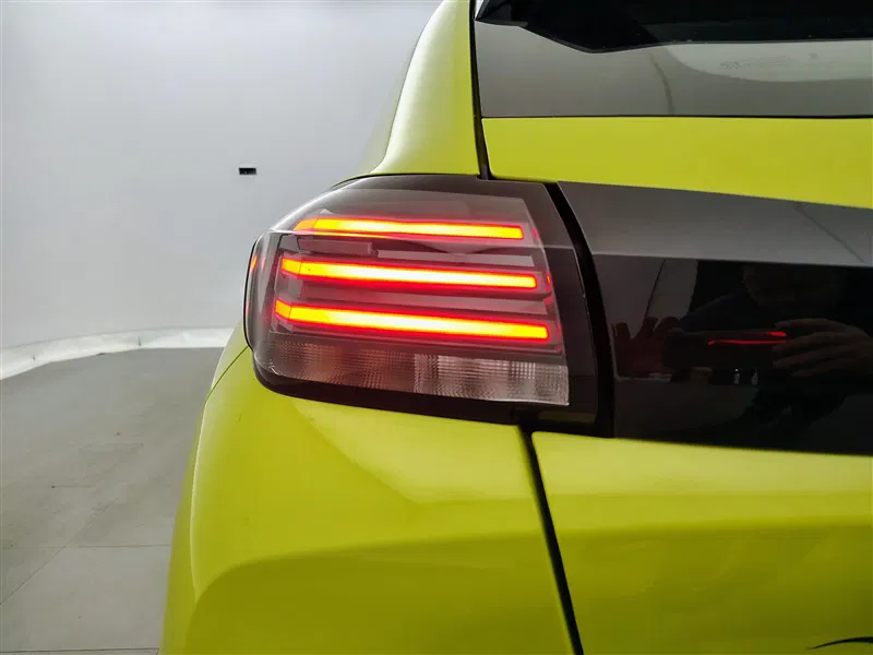 Peugeot 208 – Image 13